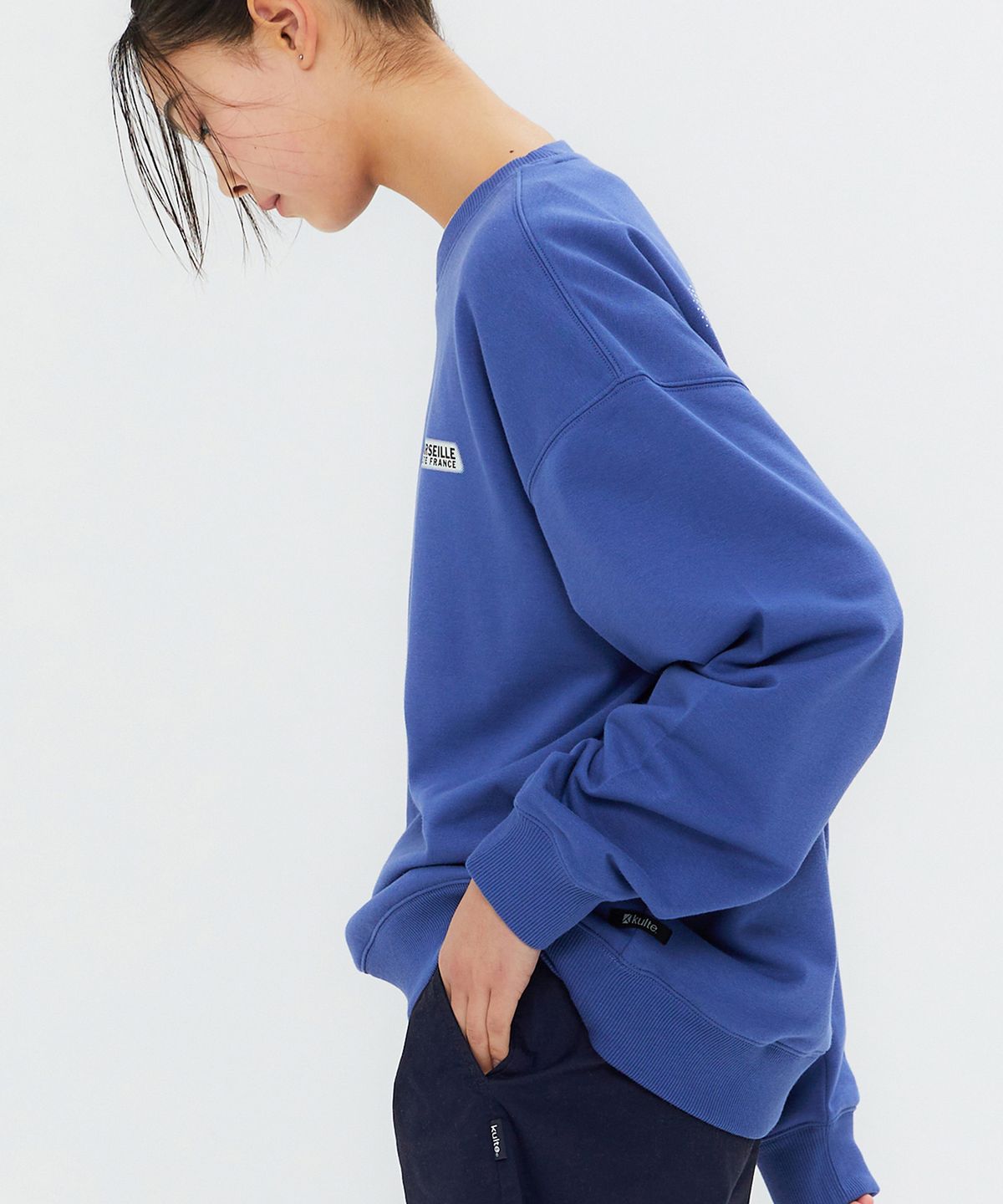 쿨트(KULTE) UV STAMP CREWNECK BLUE