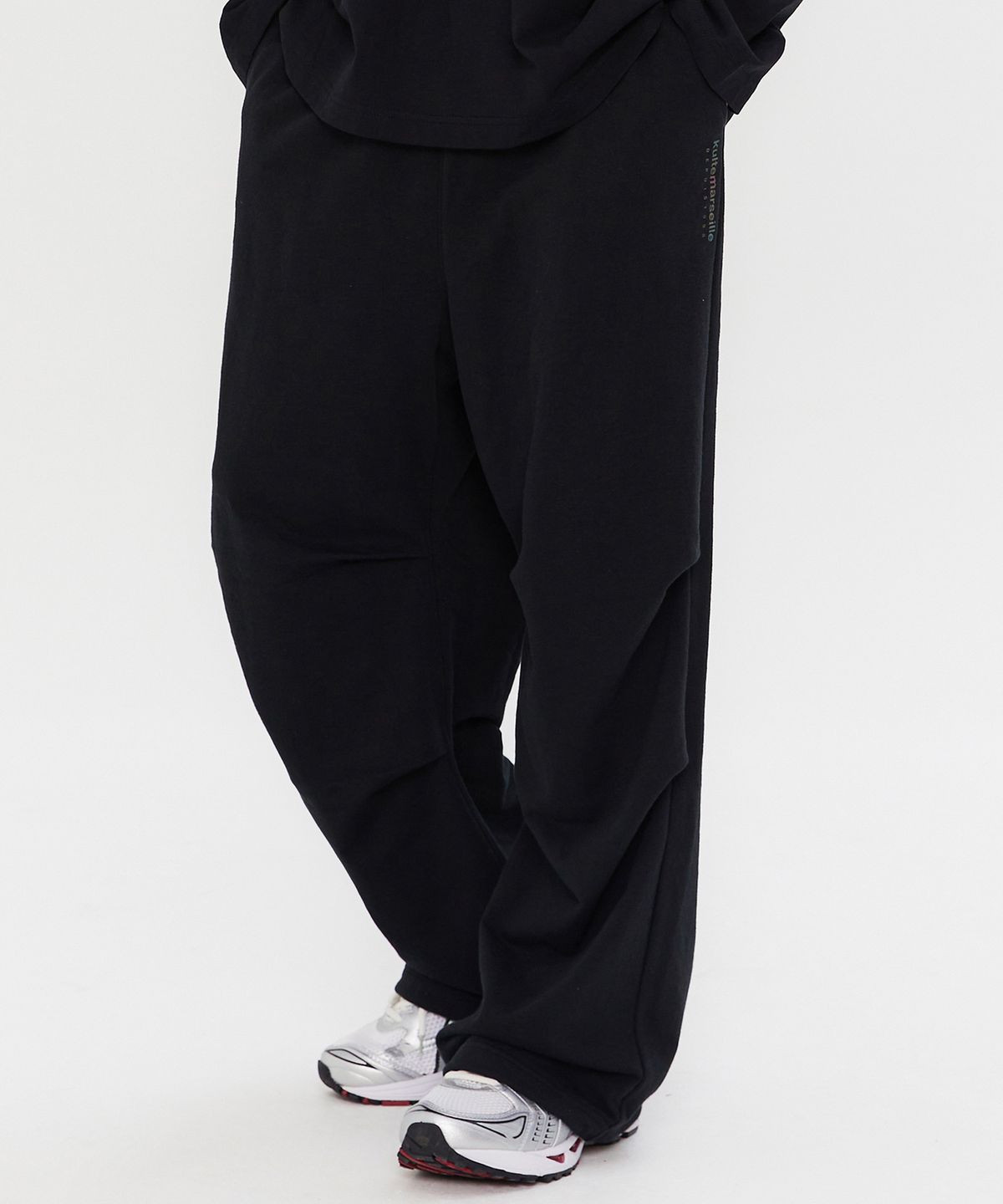 쿨트(KULTE) AURORA REFLECTIVE PARACHUTE PANTS BLACK