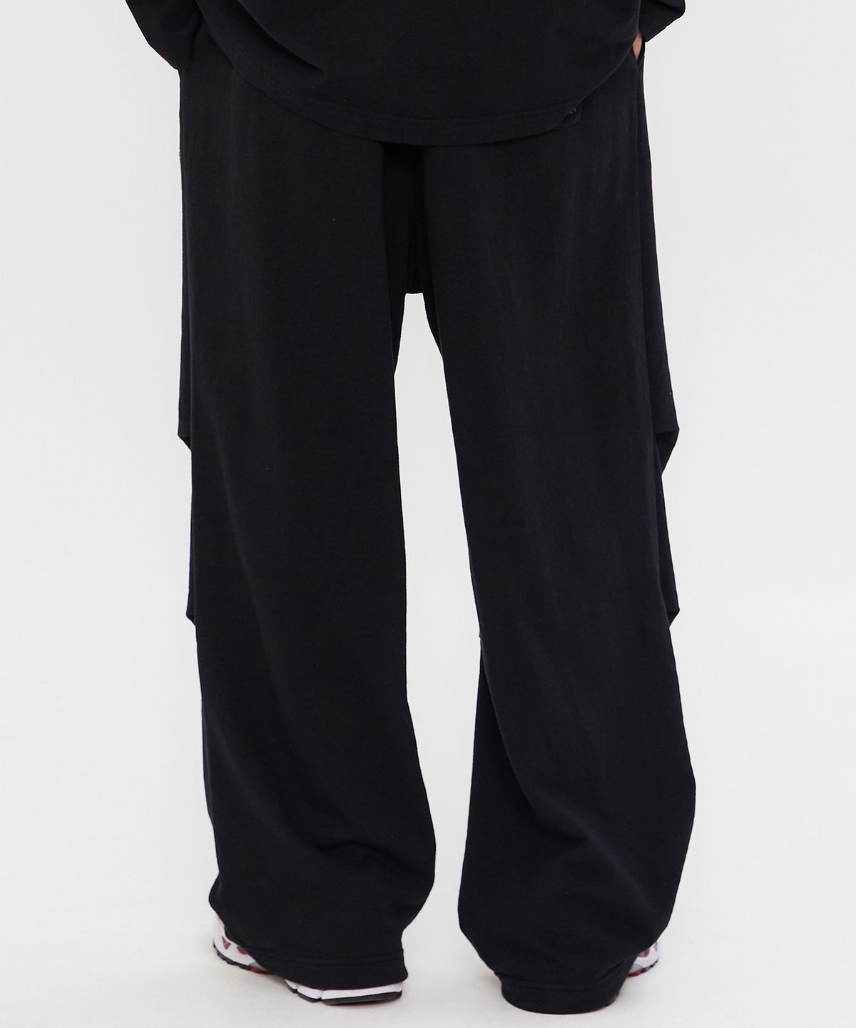 쿨트(KULTE) AURORA REFLECTIVE PARACHUTE PANTS BLACK