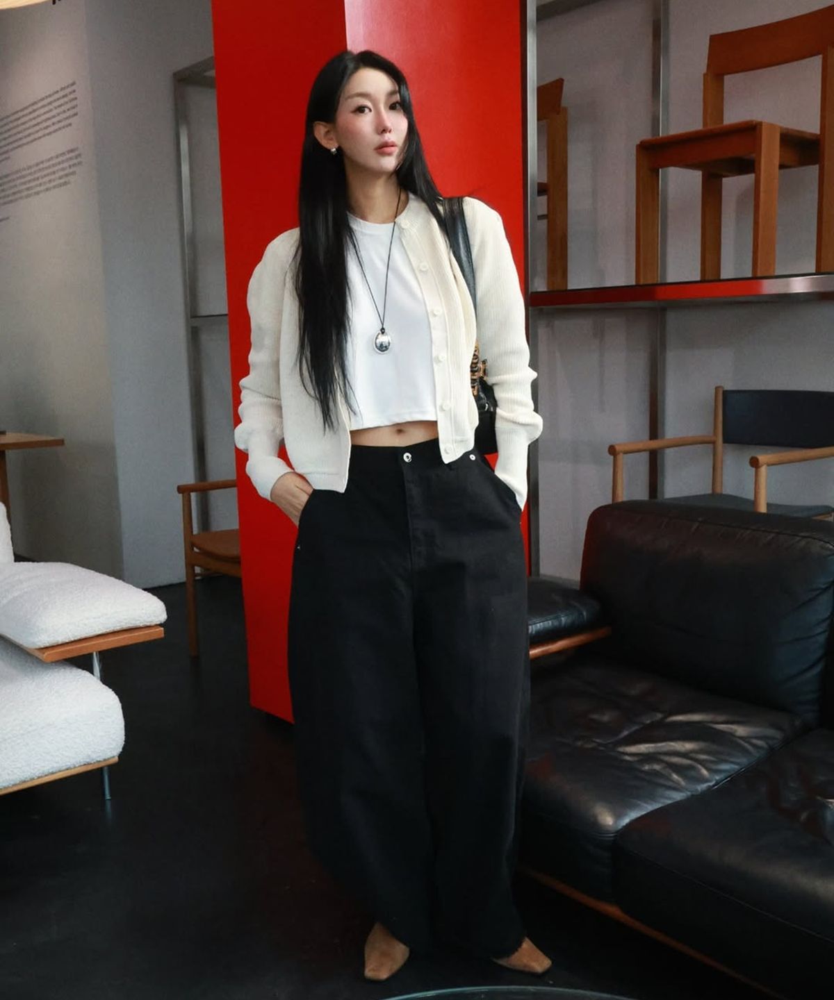 아위(AHWE) Ribbed Shoulder Cardigan_IVORY