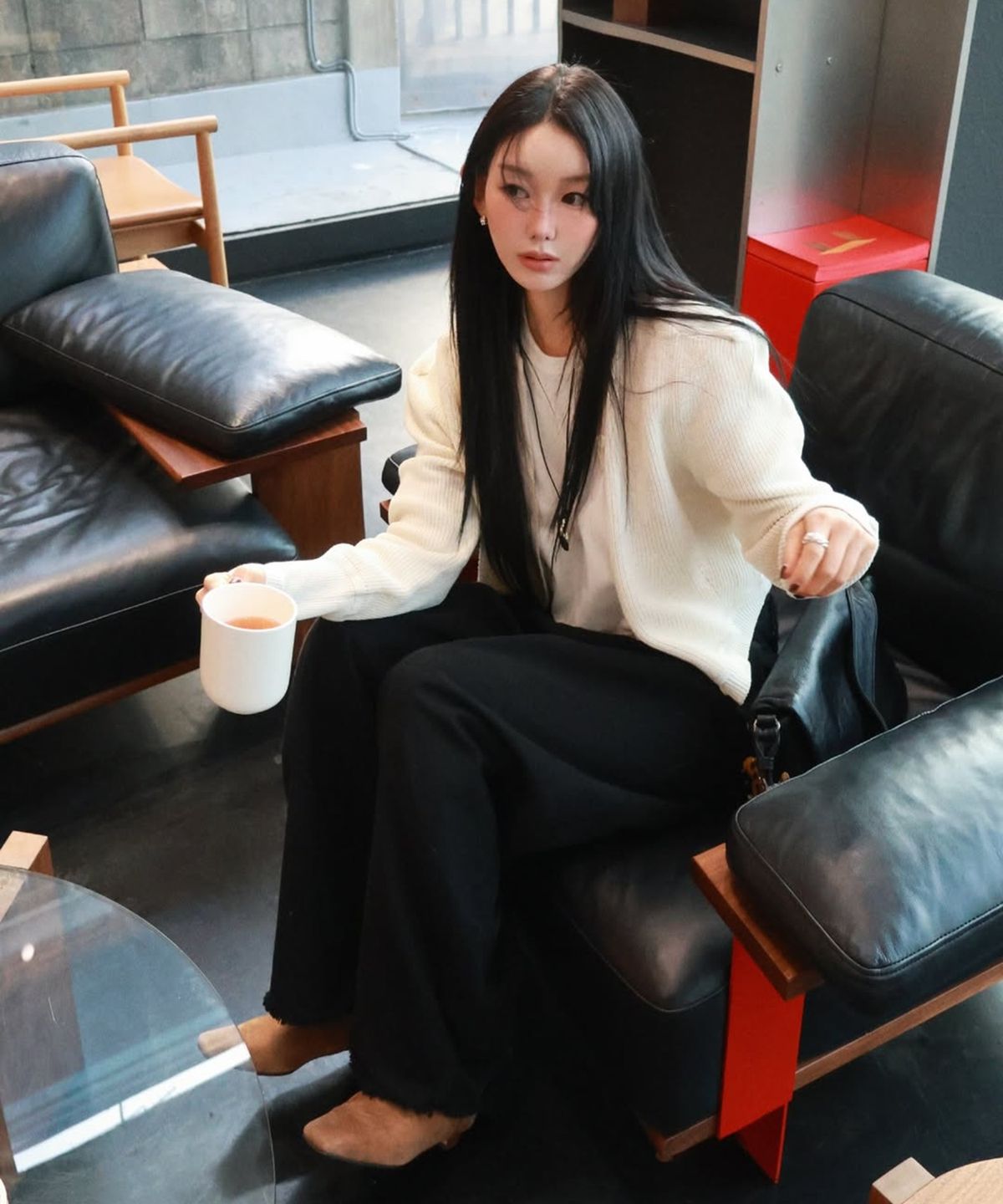 아위(AHWE) Ribbed Shoulder Cardigan_IVORY