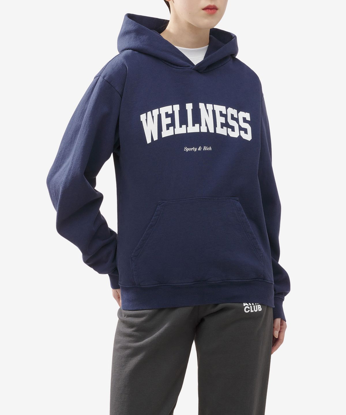 스포티앤리치(SPORTY&RICH) 웰니스 로고 프린트 후드 - 네이비 / HOAW2313NA