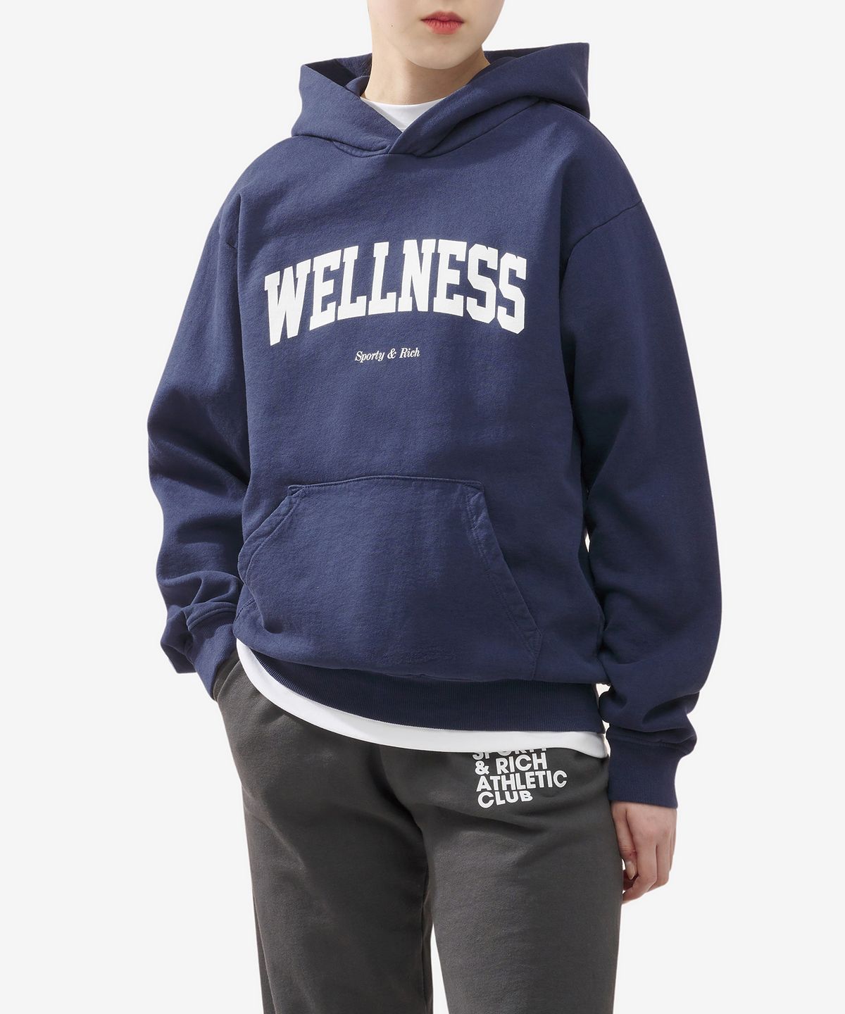 스포티앤리치(SPORTY&RICH) 웰니스 로고 프린트 후드 - 네이비 / HOAW2313NA