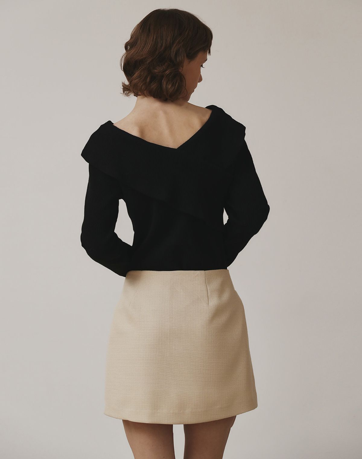 지에마르(GIEMAR) V NECK SPAN TEE  BLACK/IVORY
