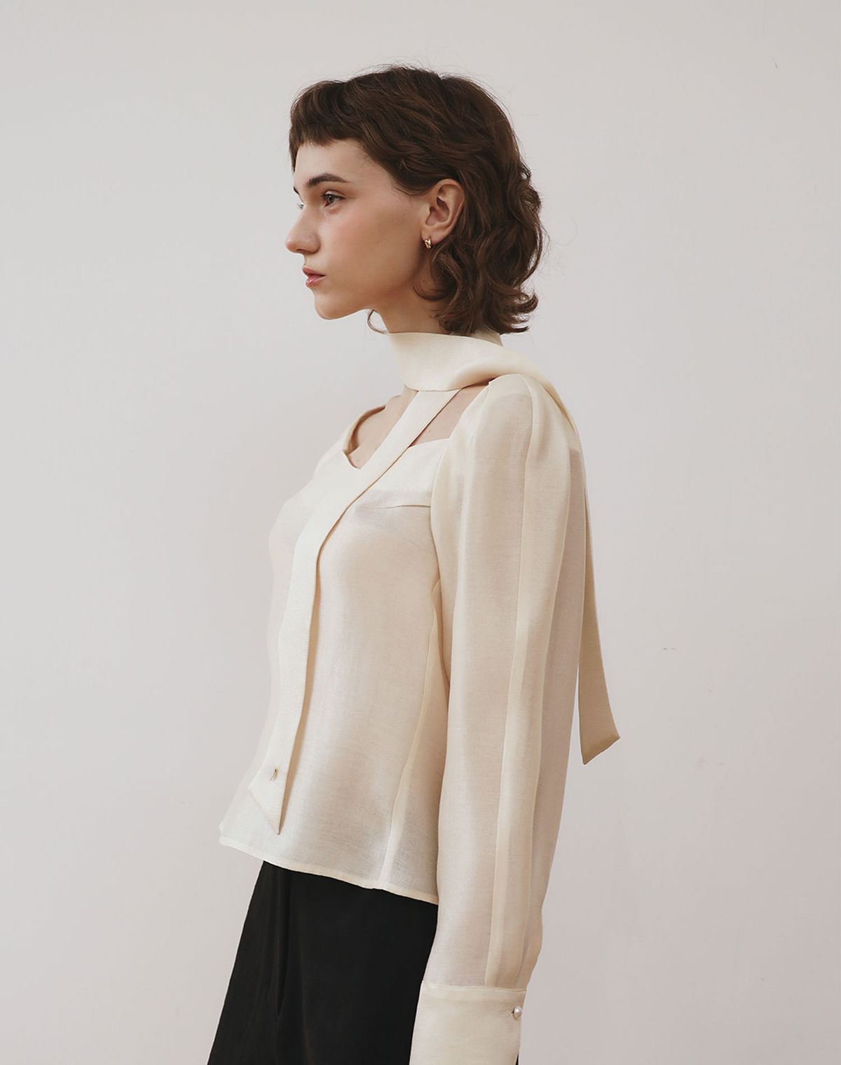 지에마르(GIEMAR) LOVE SCARF BLOUSE IVORY
