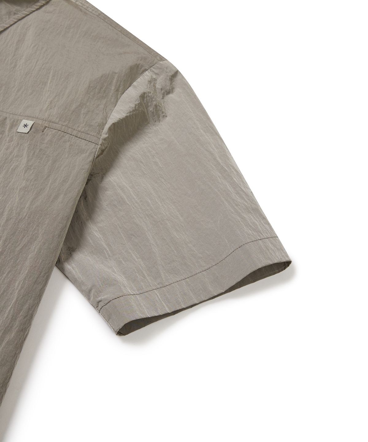스노우피크 어패럴(SNOWPEAK APPAREL) 브라이트 여성 세미 크롭 반팔 셔츠 Tan Gray (S24MWFSH75)