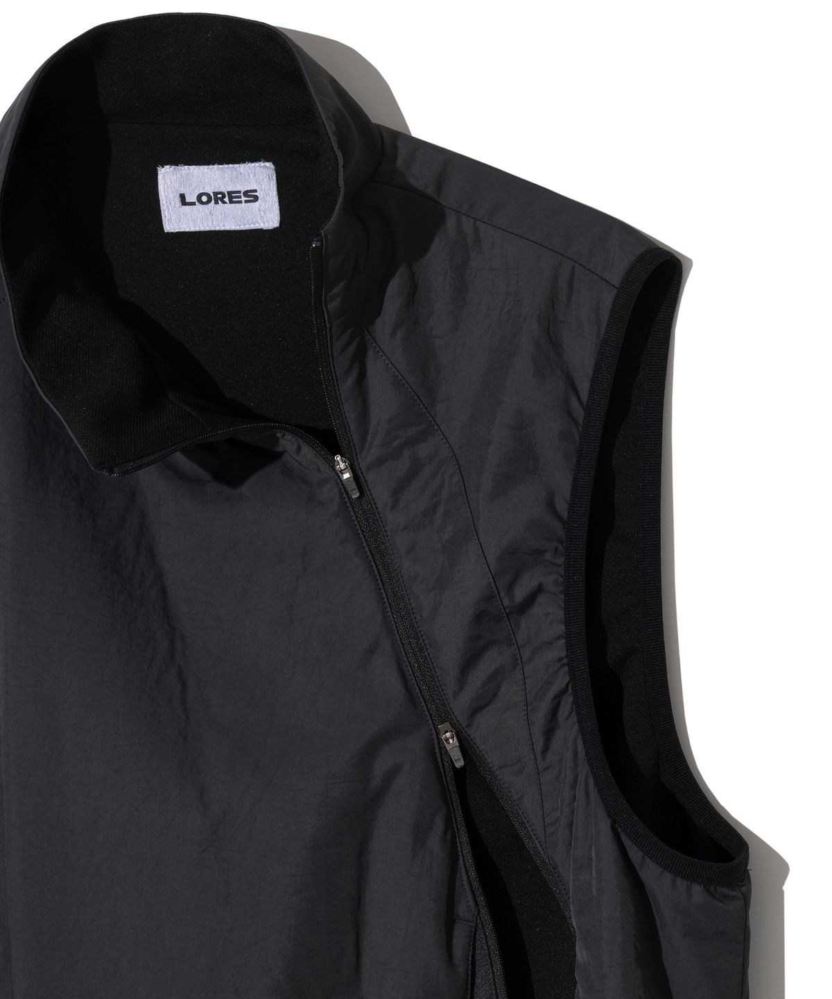 로어즈(LORES) Asymmetric Nylon Vest - Black