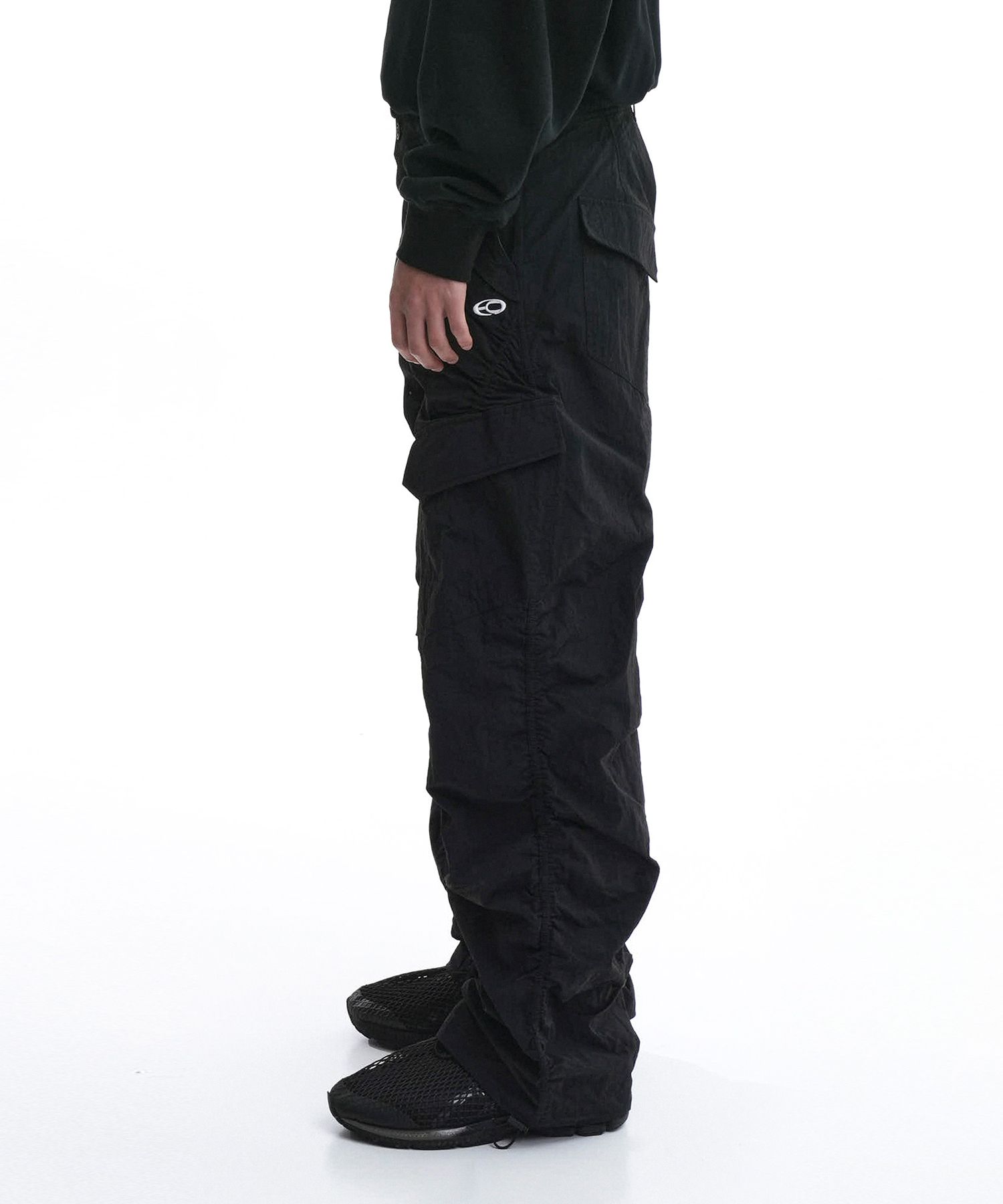 MUSINSA | OY NYLON SHIRRING CARGO PANTS-BLACK