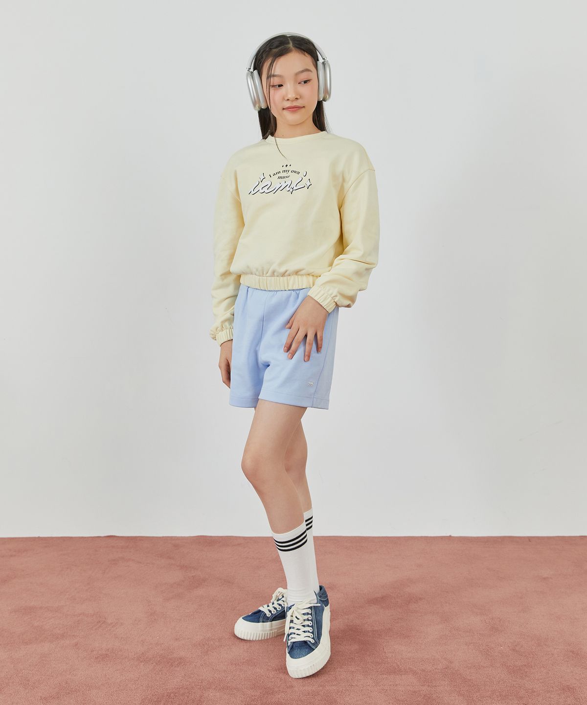아이엠아이(IAMI) KK25371 주니어 로고 크롭맨투맨
