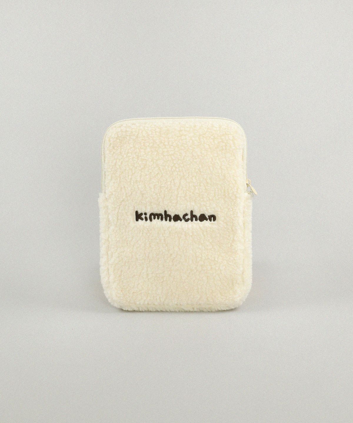 김하찬(KIMHACHAN) 플러피 하찬 아이패드 파우치 - 아이보리