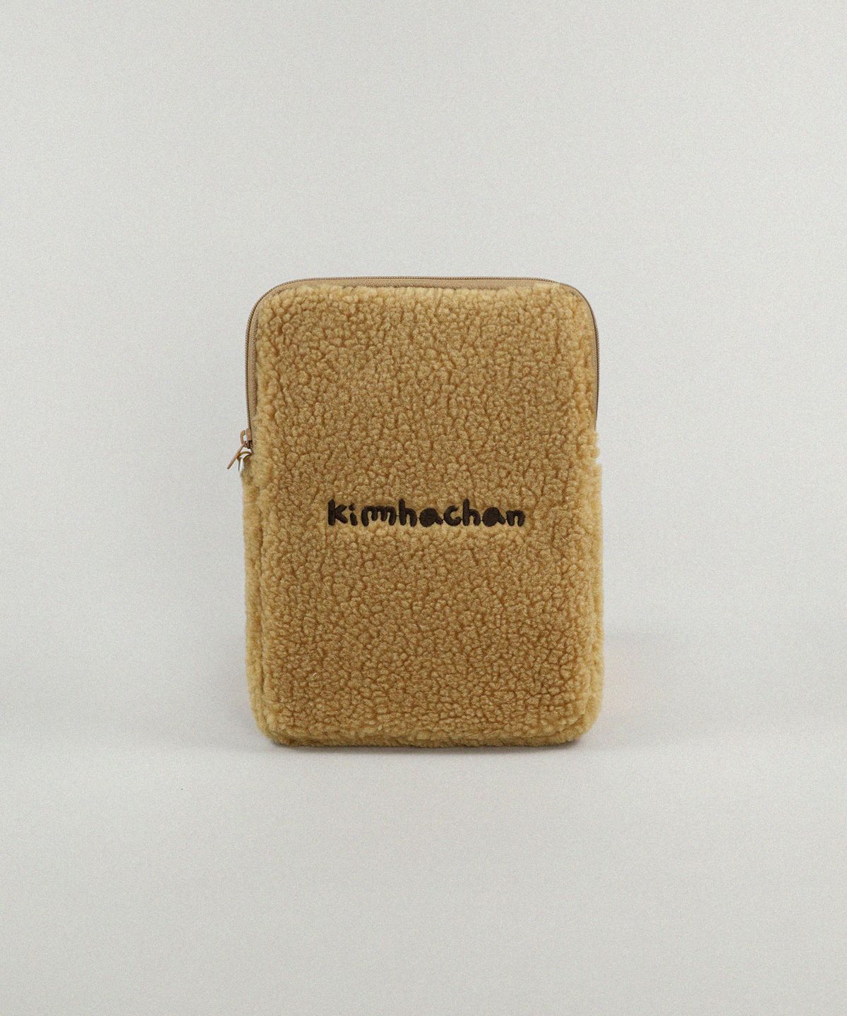 김하찬(KIMHACHAN) 플러피 하찬 아이패드 파우치 - 브라운