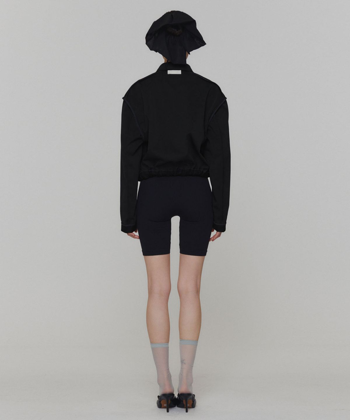 아모멘토(AMOMENTO) REVERSIBLE CROP JUMPER_BLACK