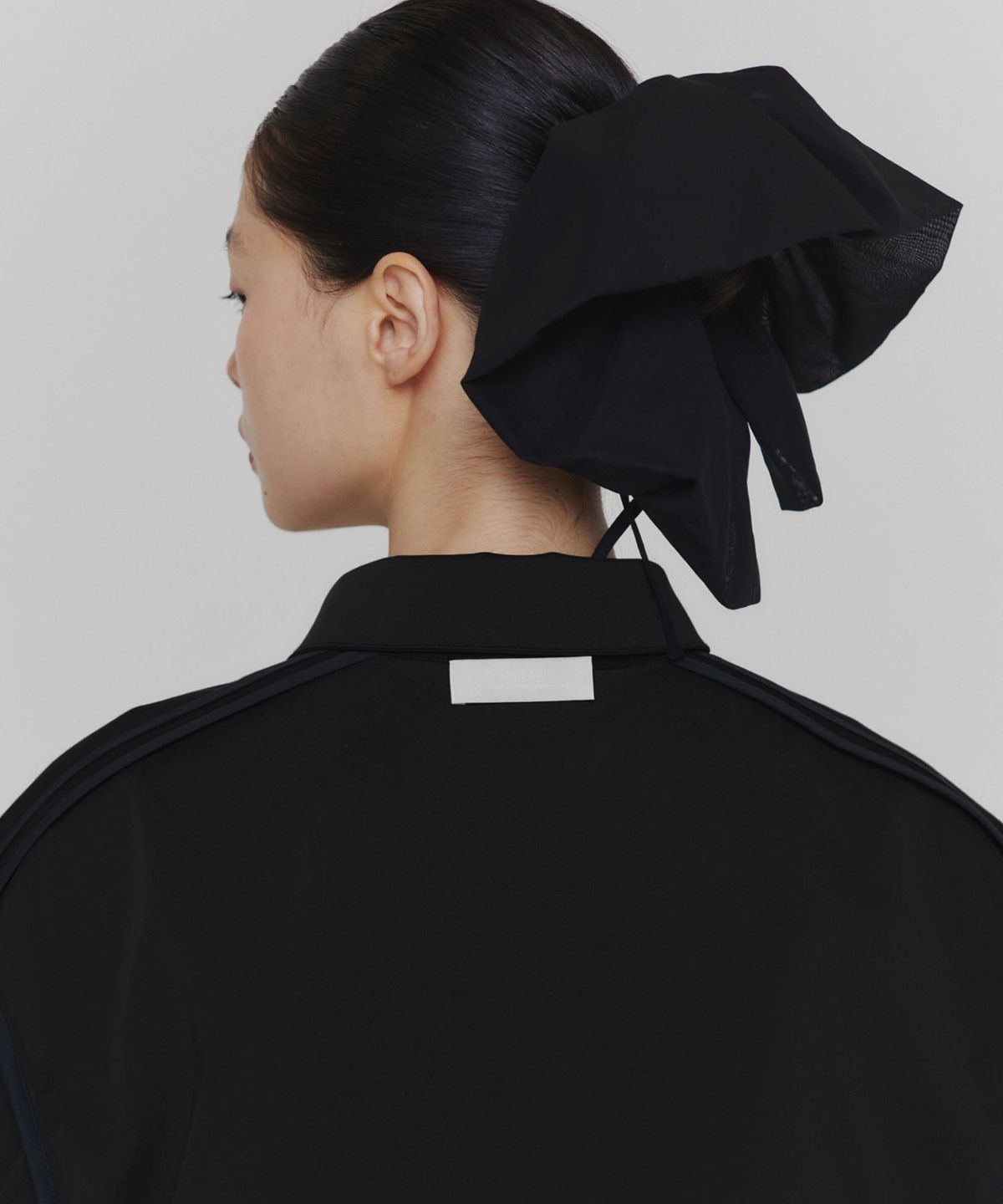 아모멘토(AMOMENTO) REVERSIBLE CROP JUMPER_BLACK