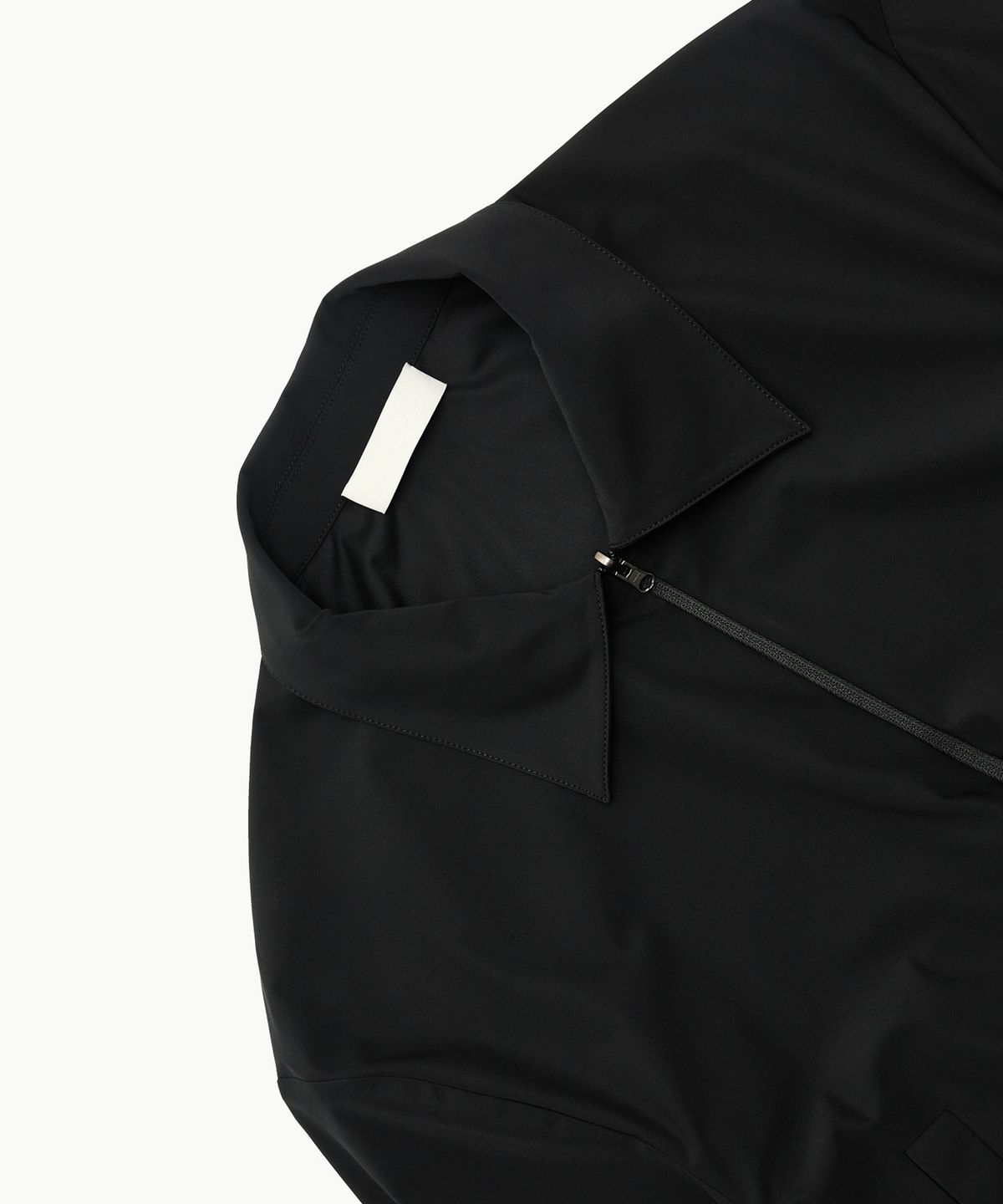 아모멘토(AMOMENTO) REVERSIBLE CROP JUMPER_BLACK