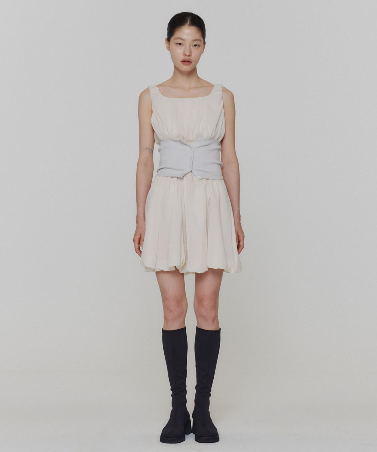 아모멘토(AMOMENTO) CROP BUTTON CARDIGAN SET_LIGHT GREY