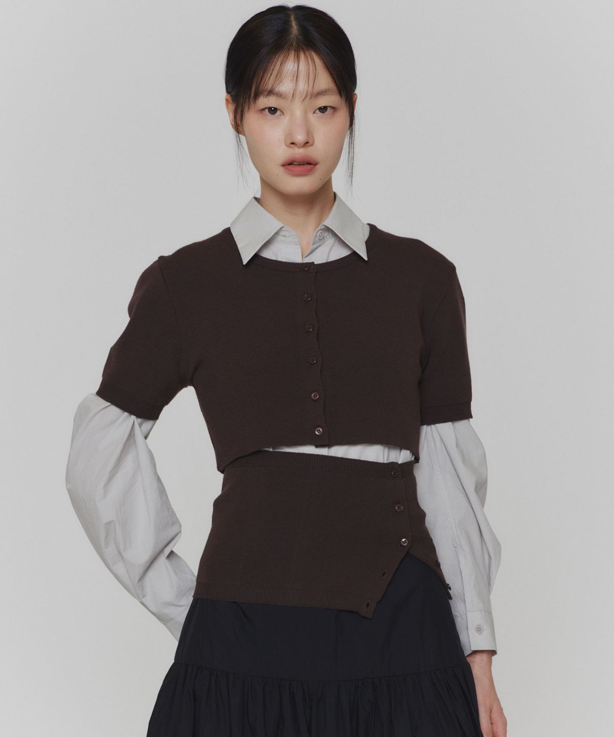 아모멘토(AMOMENTO) CROP BUTTON CARDIGAN SET_DARK BROWN