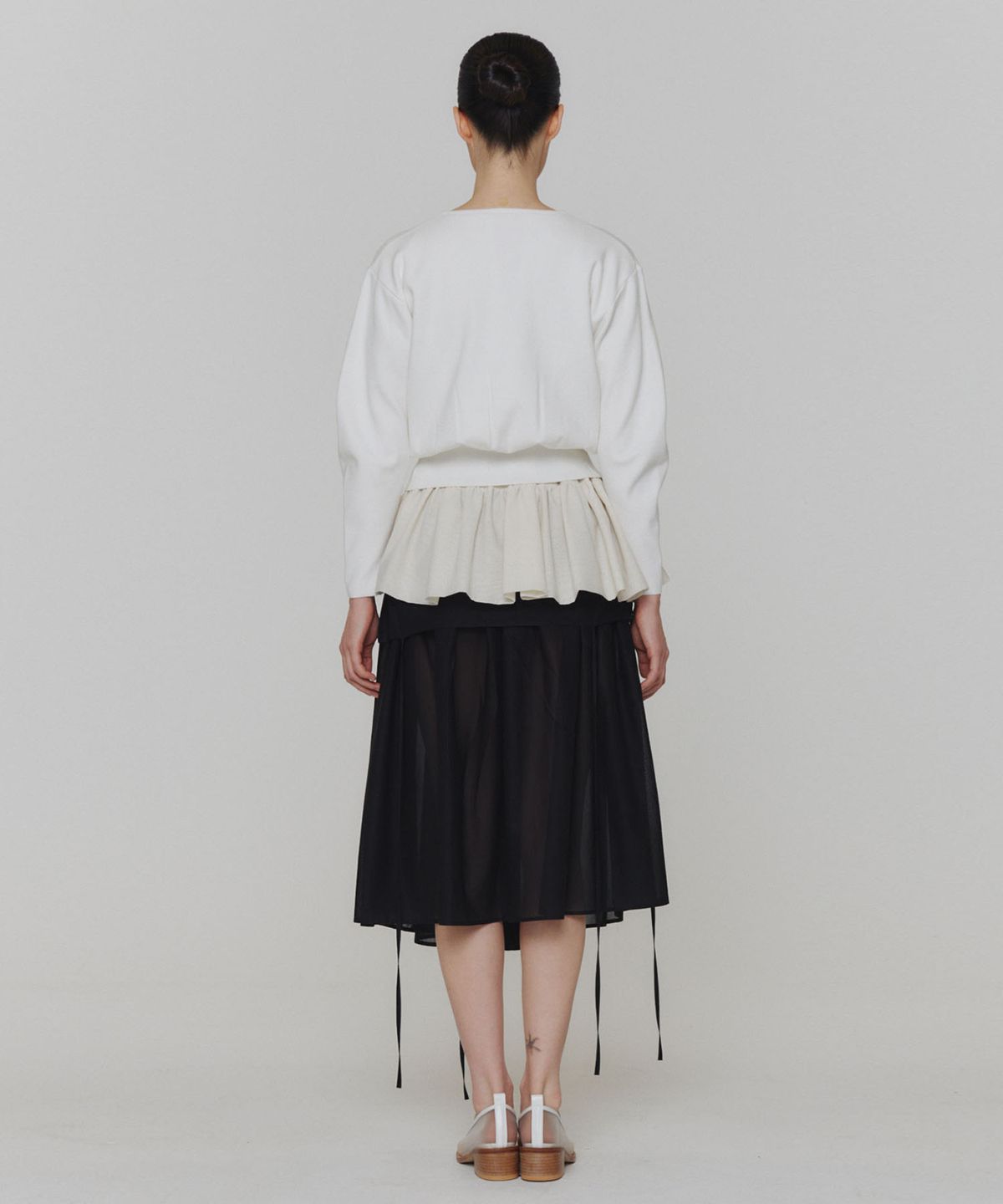 아모멘토(AMOMENTO) ROUND SLEEVE SHIRRED CARDIGAN_IVORY
