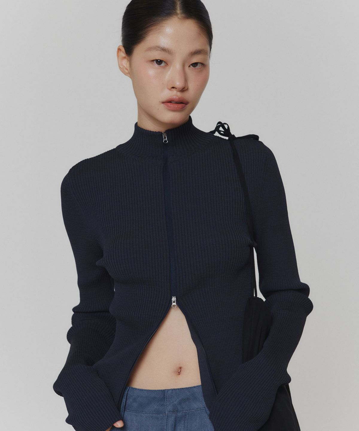 아모멘토(AMOMENTO) RIBBED MOCK NECK CARDIGAN_DARK NAVY