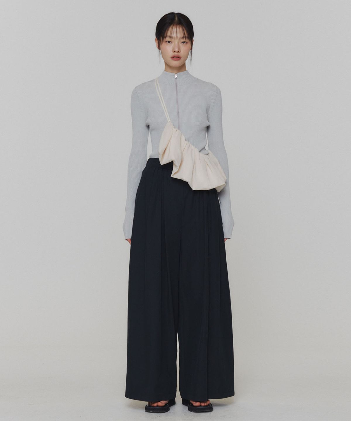 아모멘토(AMOMENTO) RIBBED MOCK NECK CARDIGAN_LIGHT GREY