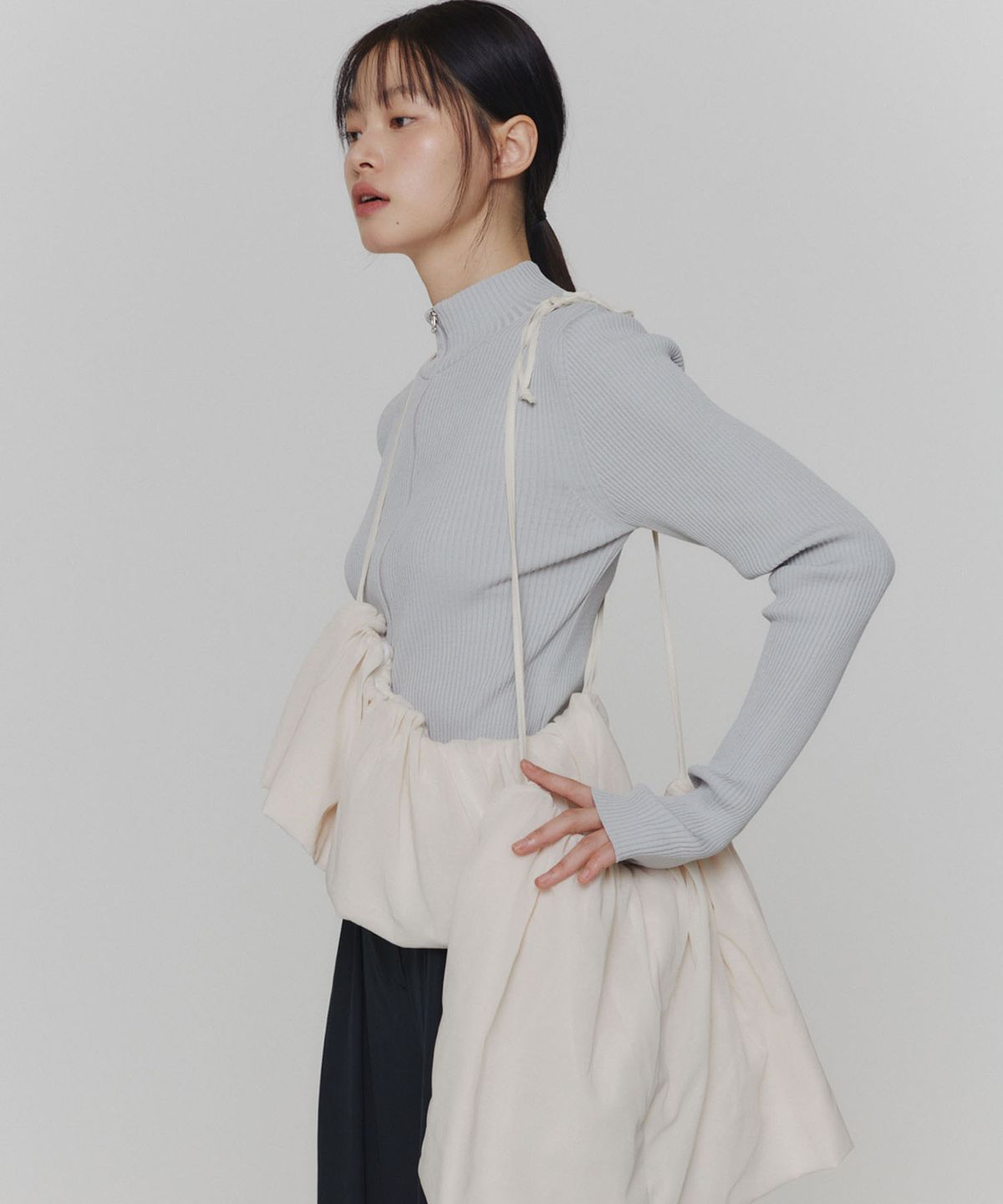 아모멘토(AMOMENTO) RIBBED MOCK NECK CARDIGAN_LIGHT GREY