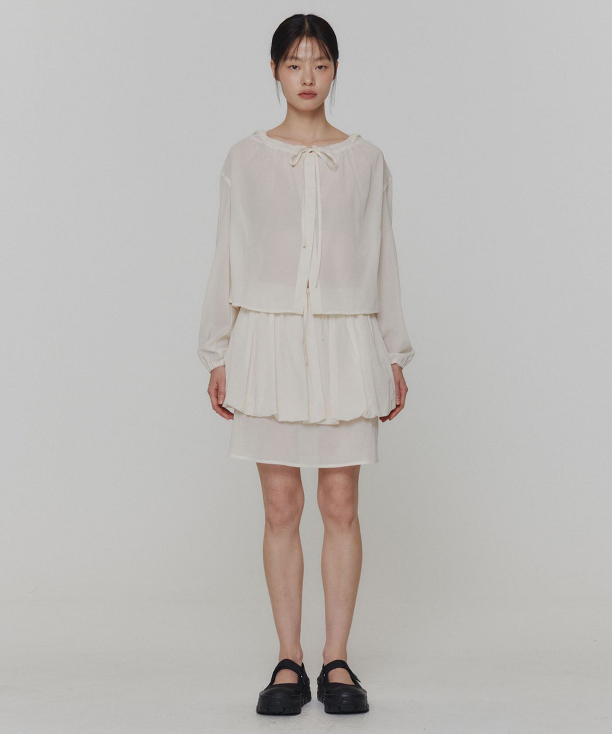아모멘토(AMOMENTO) SHEER SHIRRING HOODED BLOUSE_IVORY