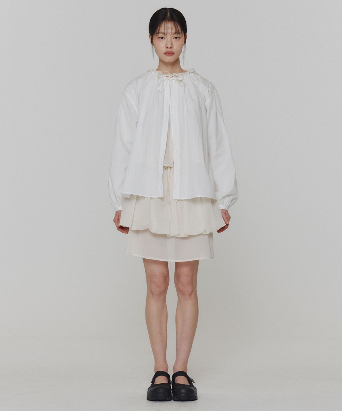 아모멘토(AMOMENTO) SHEER SHIRRING HOODED BLOUSE_IVORY