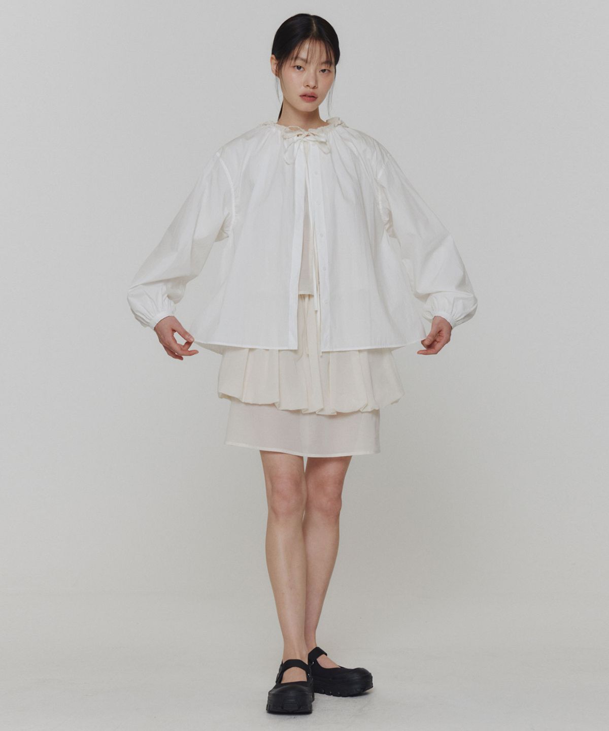 아모멘토(AMOMENTO) SHEER SHIRRING HOODED BLOUSE_IVORY