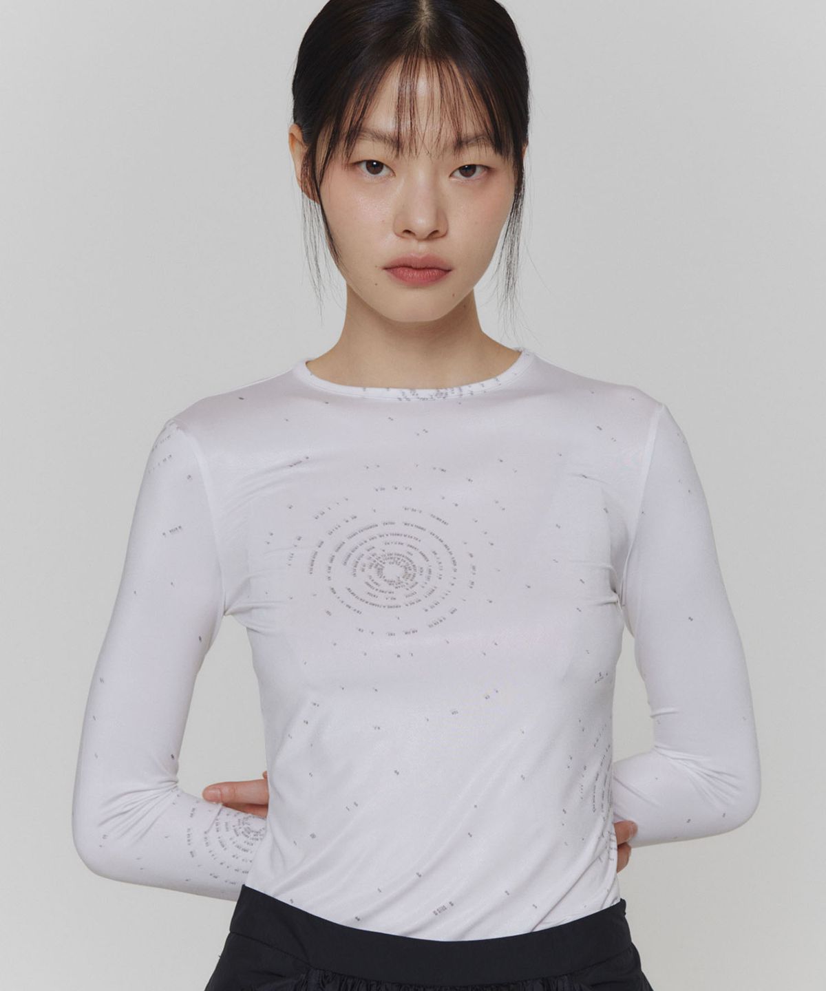 아모멘토(AMOMENTO) PRINTED ROUND LONG SLEEVE T-SHIRT_WHITE