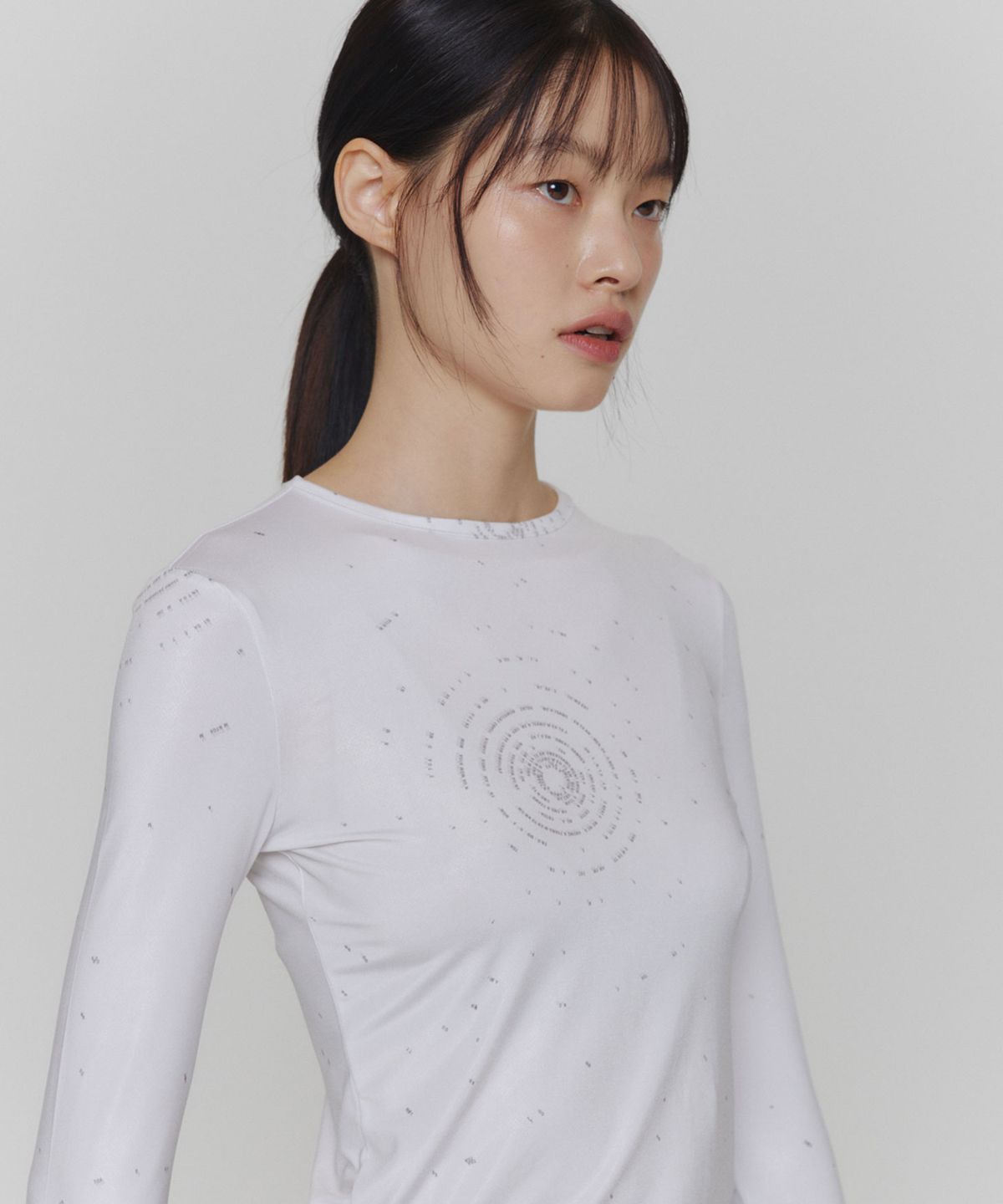 아모멘토(AMOMENTO) PRINTED ROUND LONG SLEEVE T-SHIRT_WHITE