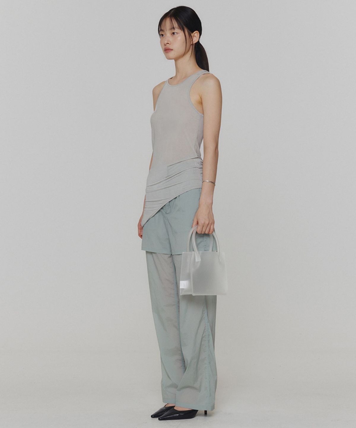 아모멘토(AMOMENTO) THREE STRAPS SLEEVELESS TOP_LIGHT GREY