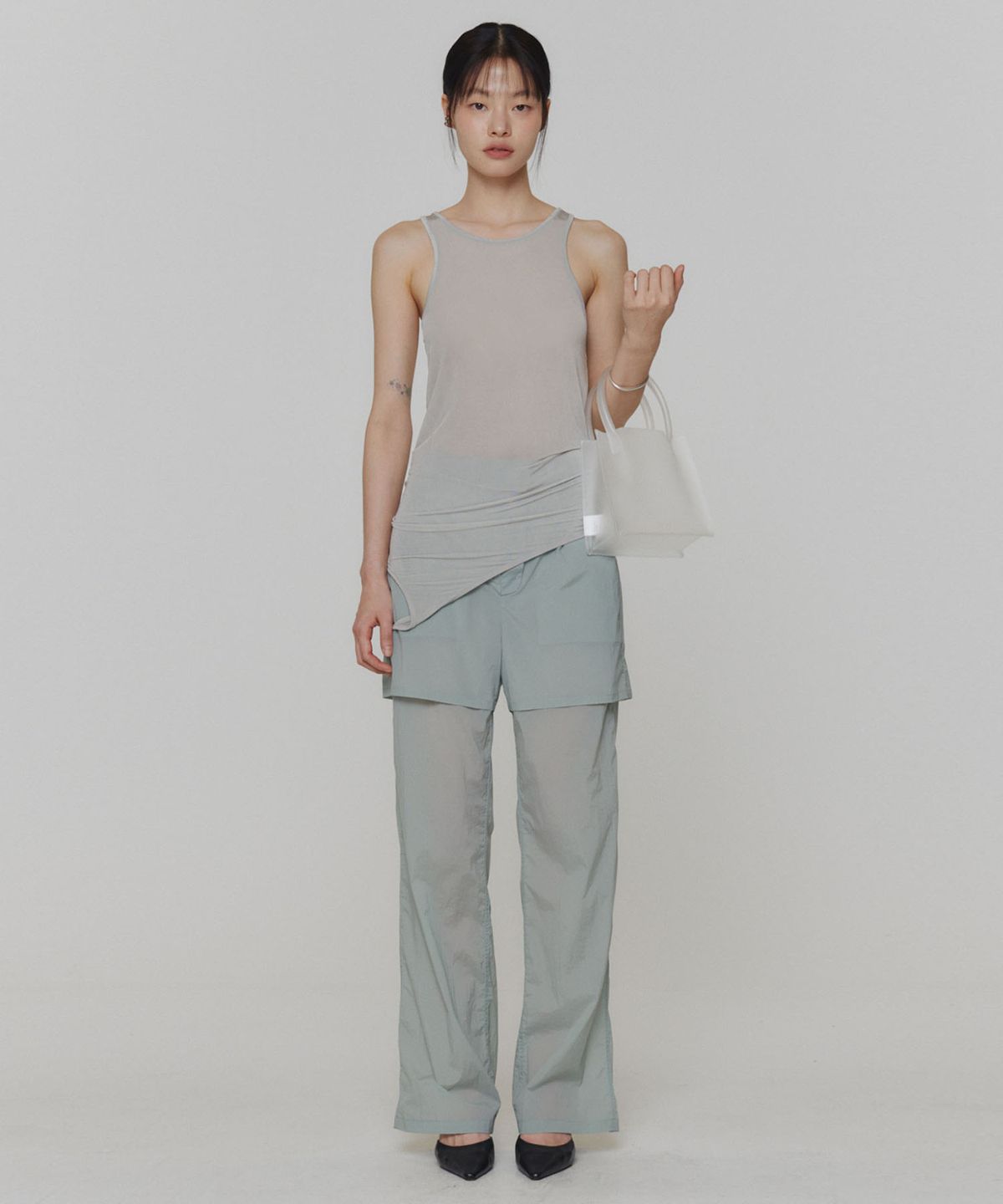 아모멘토(AMOMENTO) THREE STRAPS SLEEVELESS TOP_LIGHT GREY