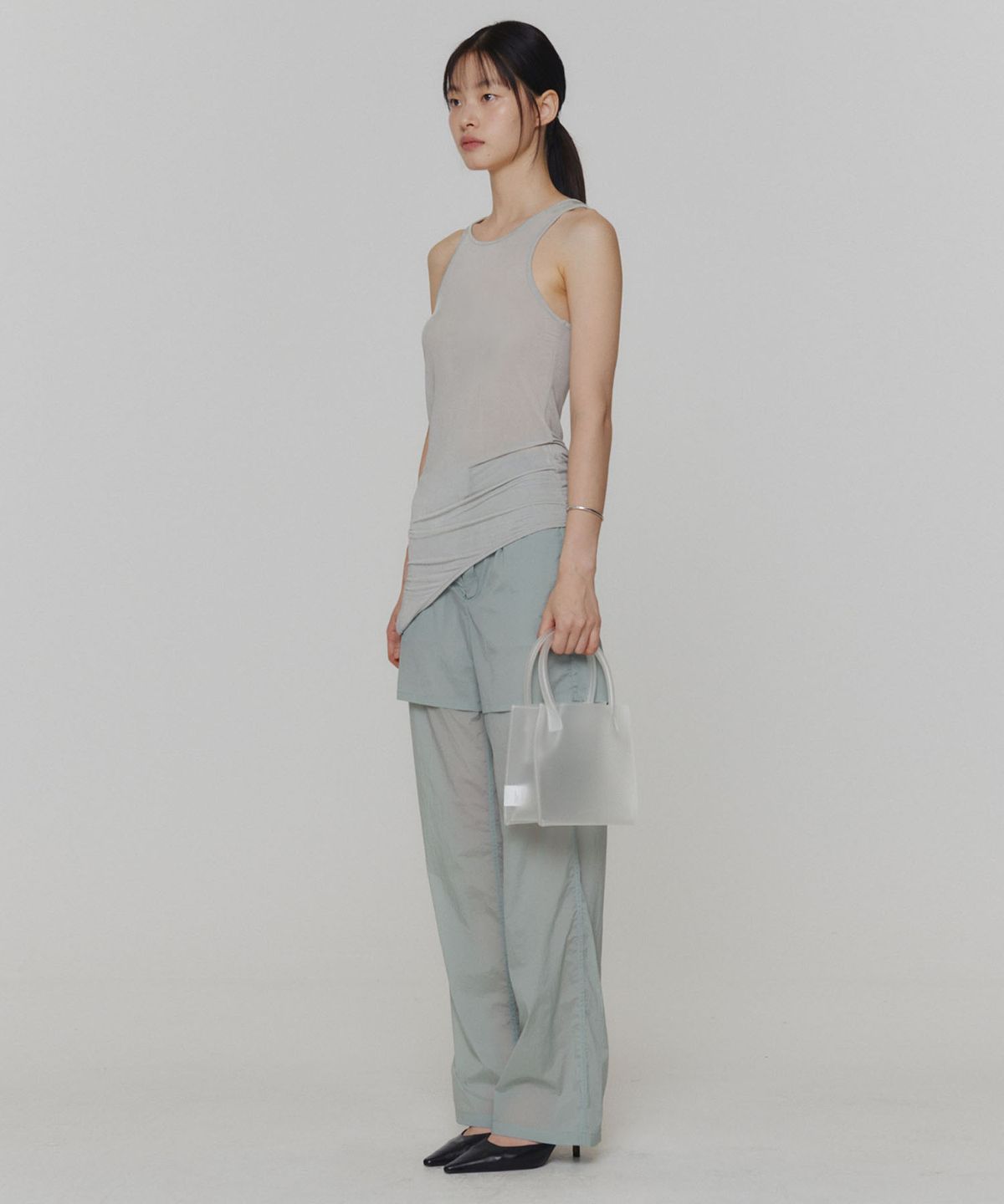 아모멘토(AMOMENTO) THREE STRAPS SLEEVELESS TOP_LIGHT GREY