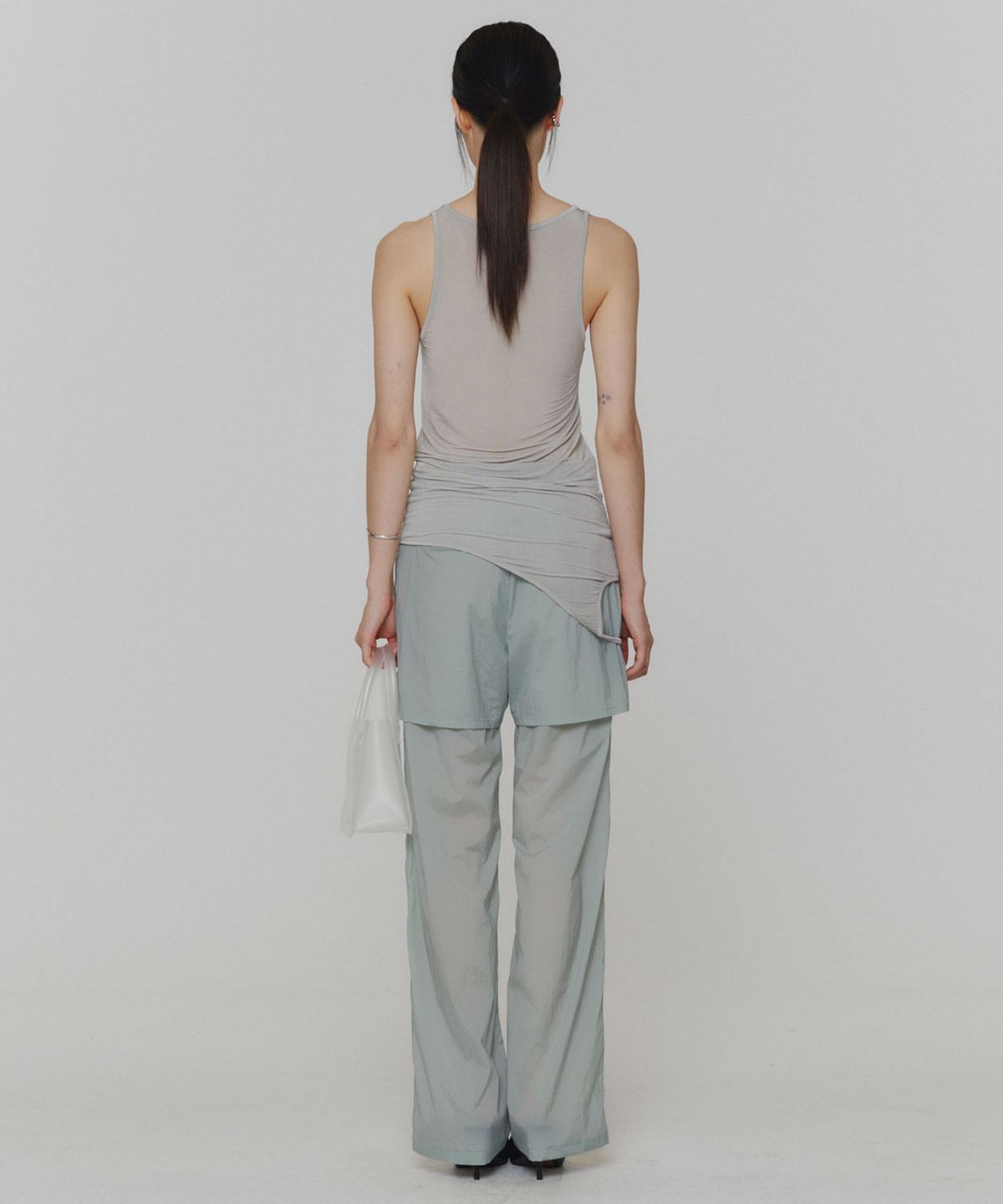 아모멘토(AMOMENTO) THREE STRAPS SLEEVELESS TOP_LIGHT GREY