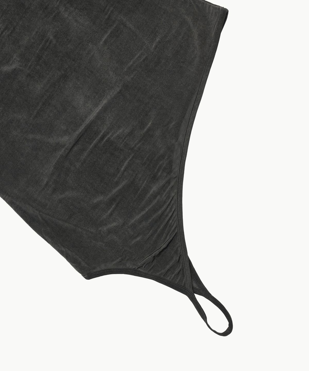 아모멘토(AMOMENTO) THREE STRAPS SLEEVELESS TOP_CHARCOAL