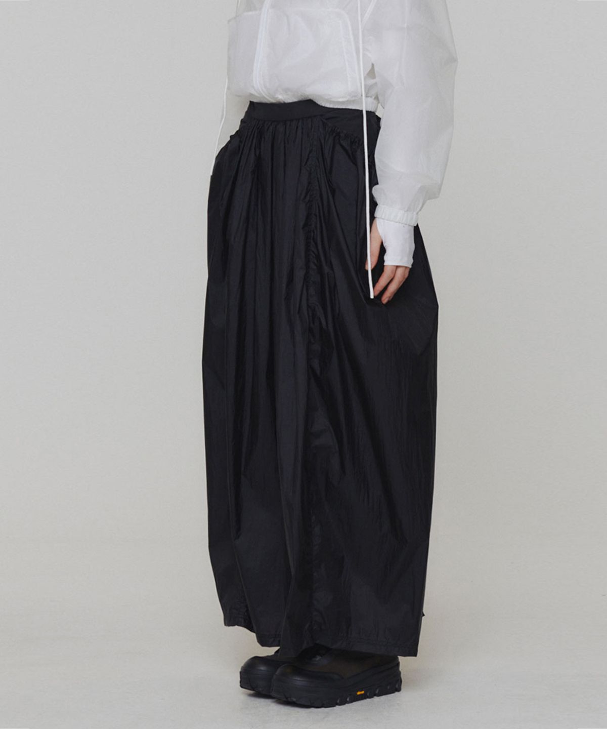 아모멘토(AMOMENTO) LAYERED SHIRRING SKIRT_BLACK
