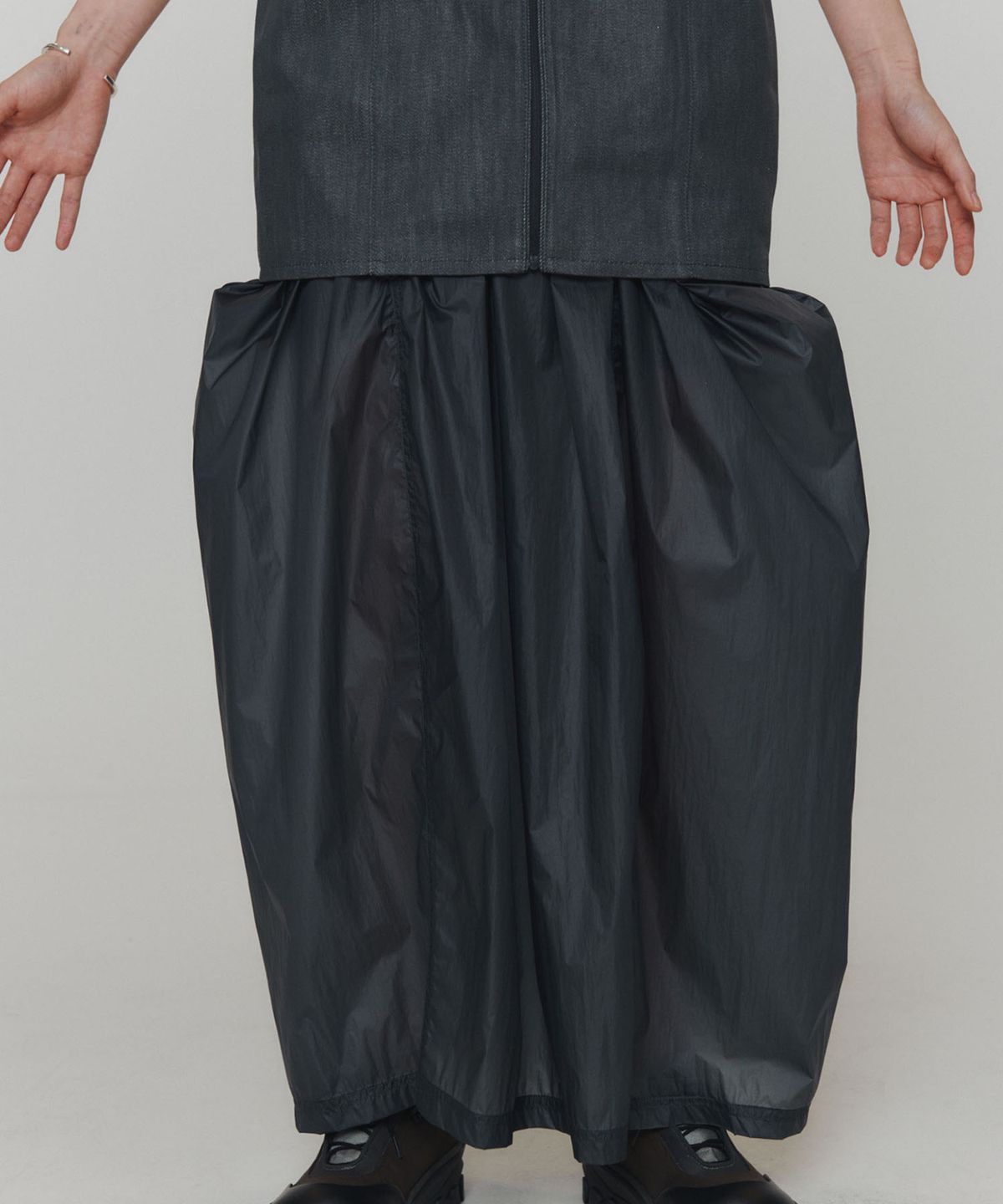 아모멘토(AMOMENTO) LAYERED SHIRRING SKIRT_NAVY