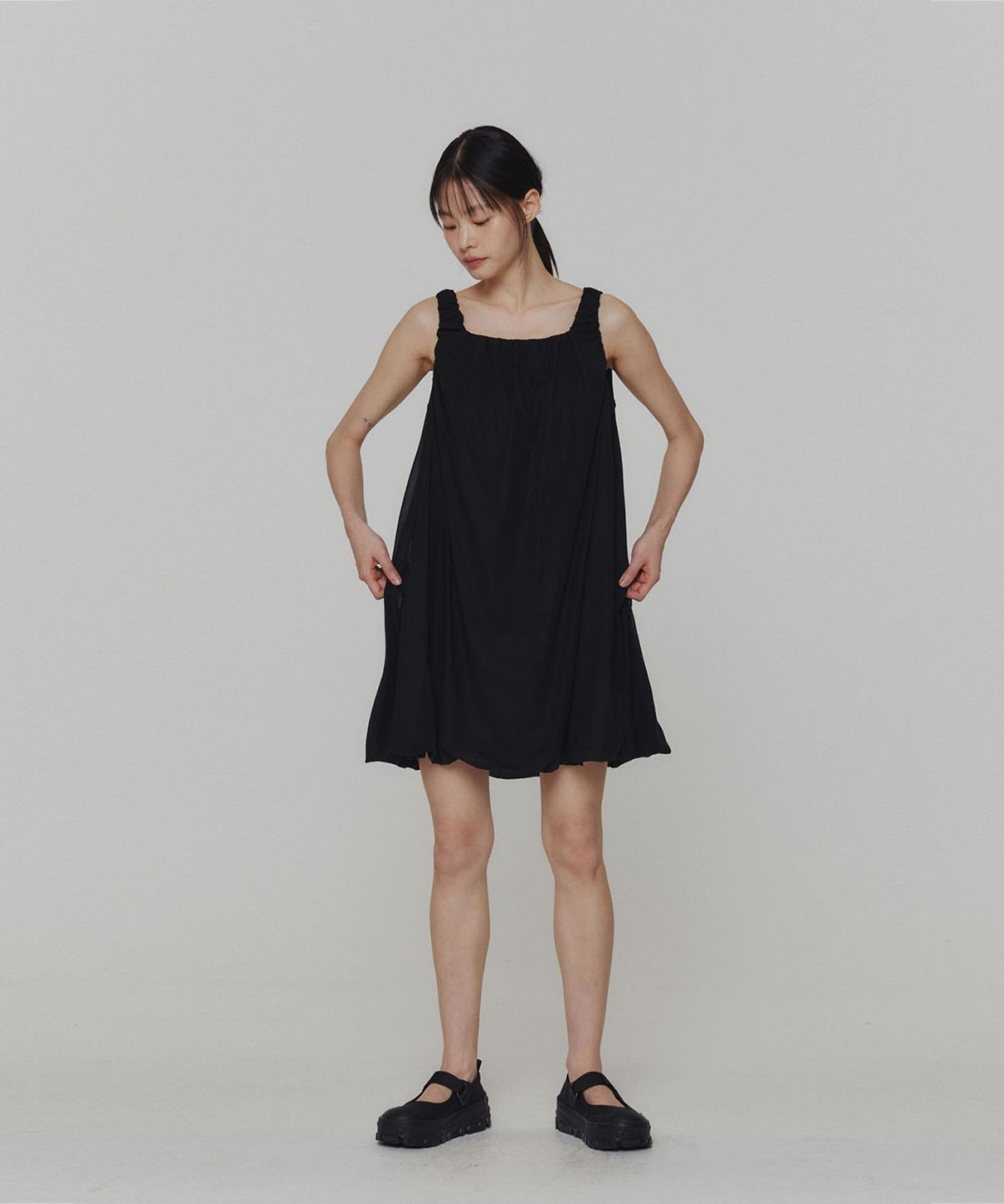 아모멘토(AMOMENTO) SHEER VOLUME MINI DRESS_BLACK