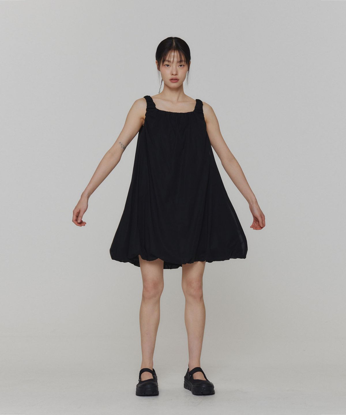 아모멘토(AMOMENTO) SHEER VOLUME MINI DRESS_BLACK