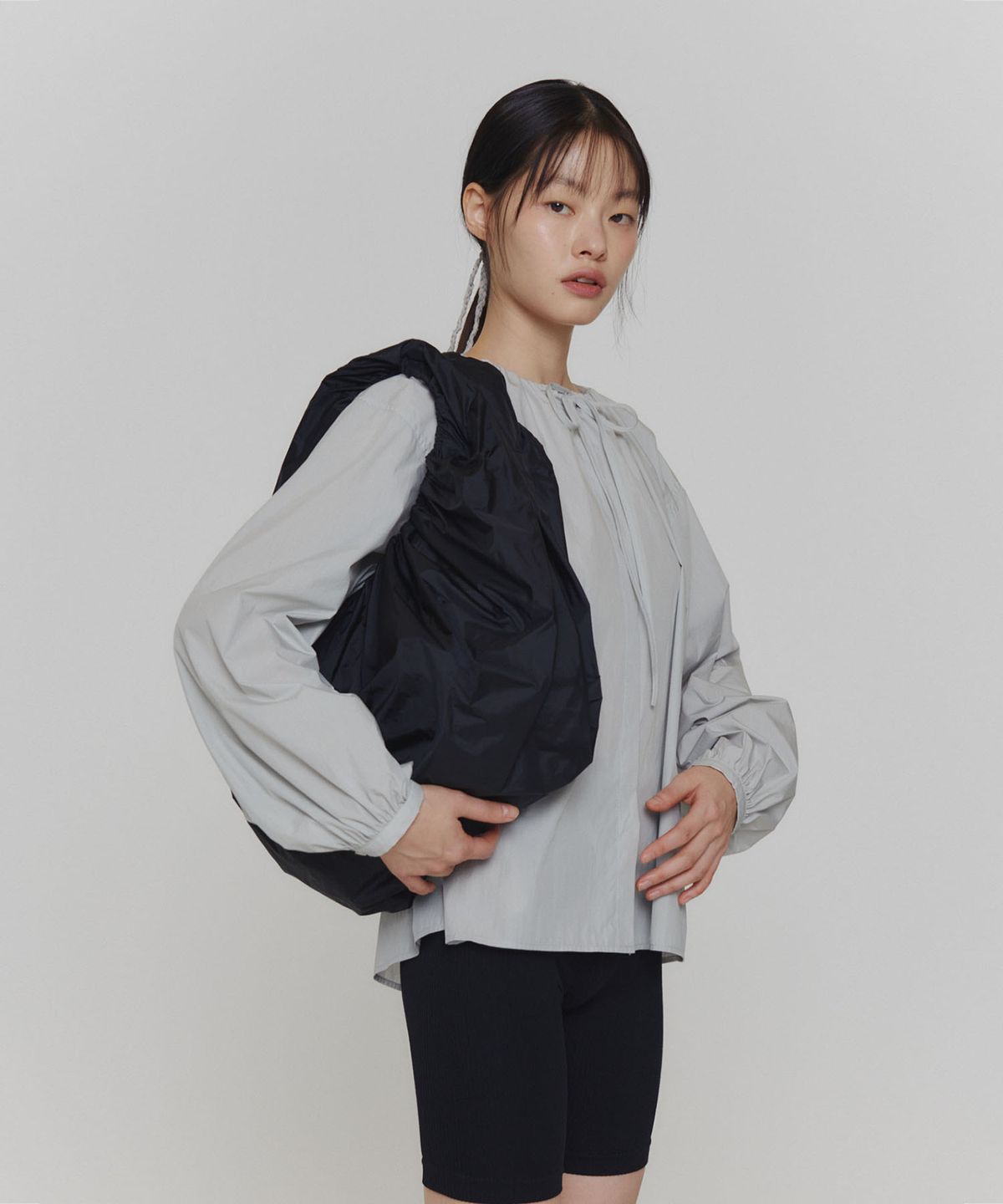 아모멘토(AMOMENTO) SHIRRING TOTE BAG_BLACK