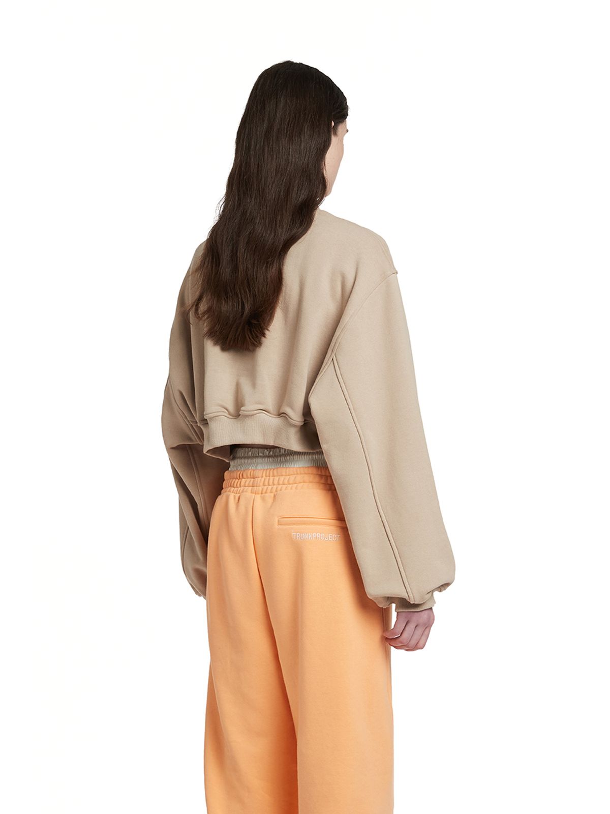트렁크프로젝트(TRUNK PROJECT) Logo Cropped Sweatshirt_Beige