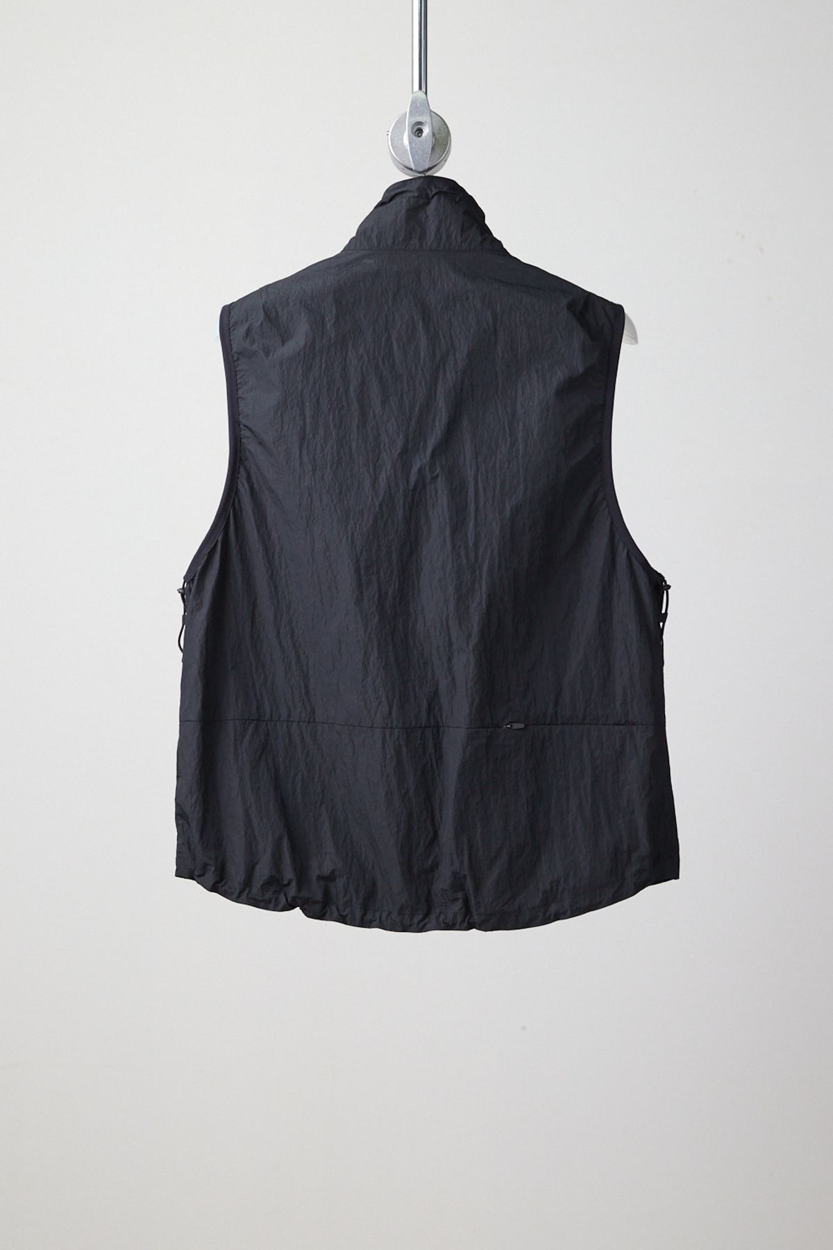 해칭룸(HATCHINGROOM) String Vest Black