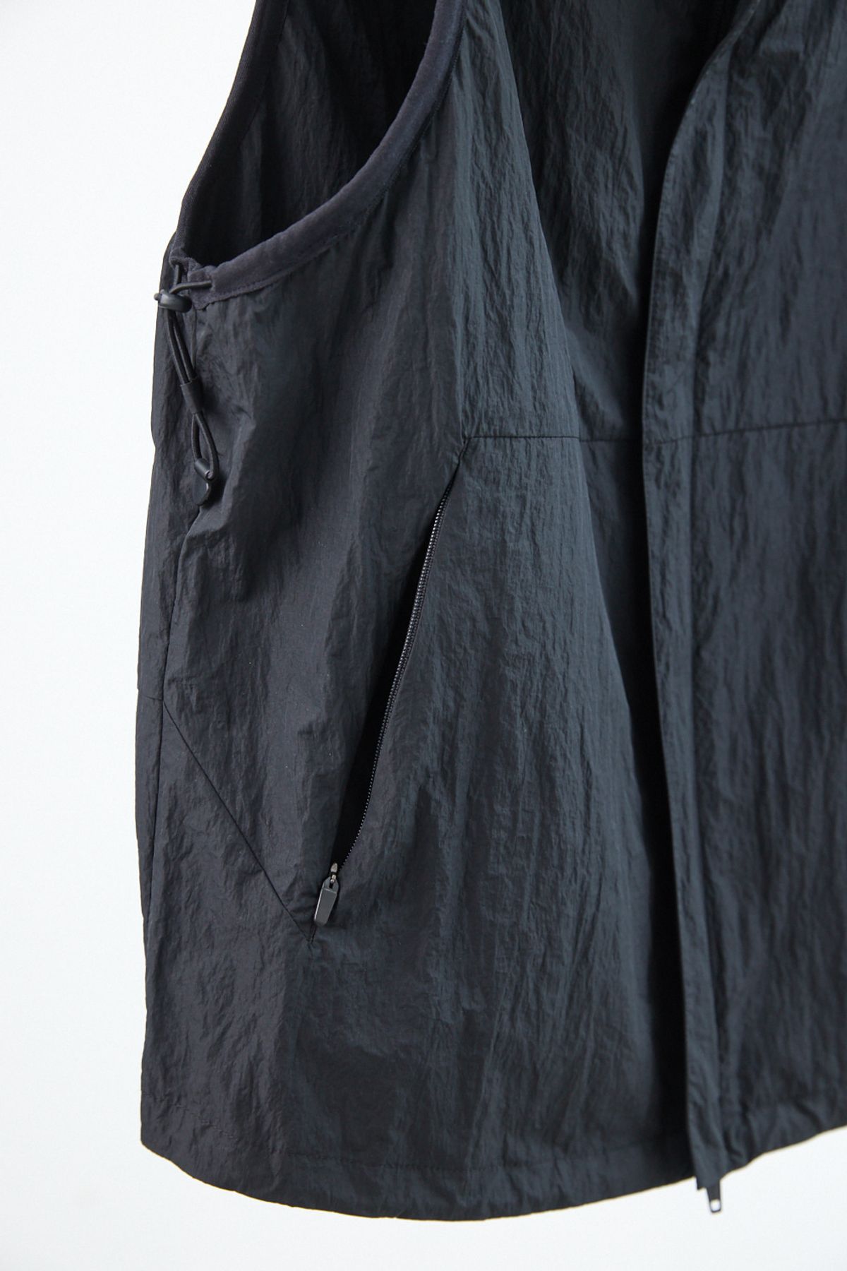 해칭룸(HATCHINGROOM) String Vest Black