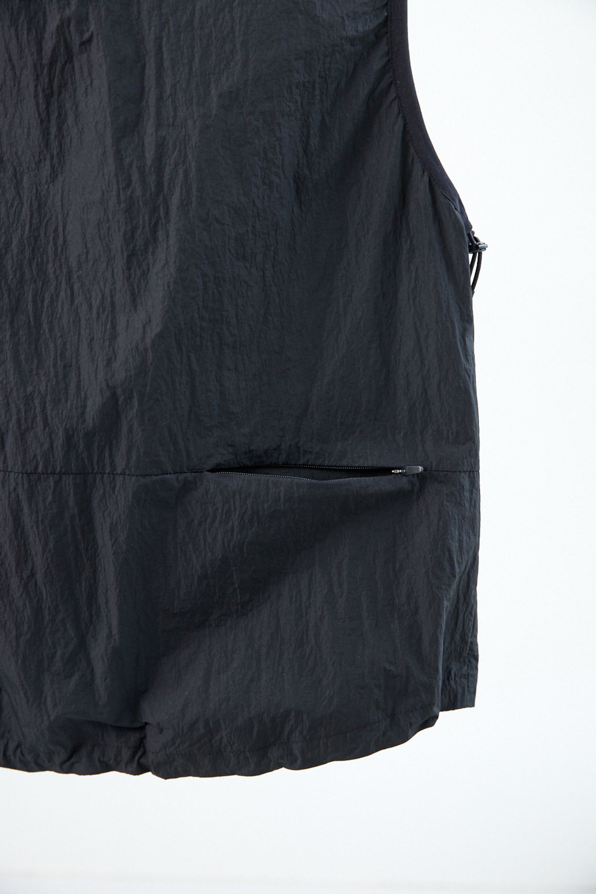 해칭룸(HATCHINGROOM) String Vest Black