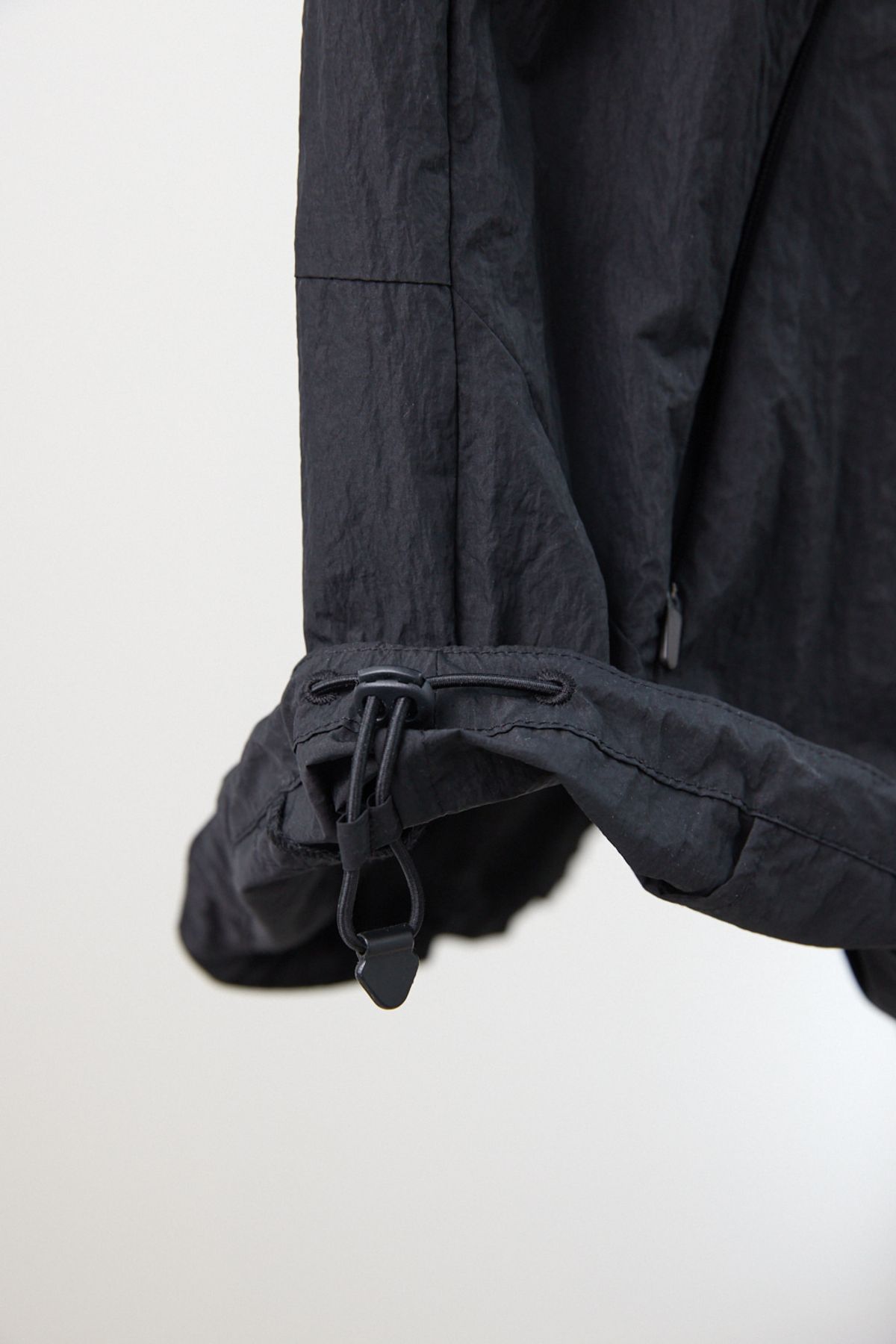 해칭룸(HATCHINGROOM) String Vest Black
