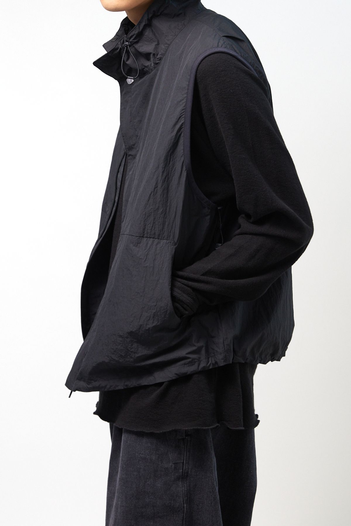 해칭룸(HATCHINGROOM) String Vest Black