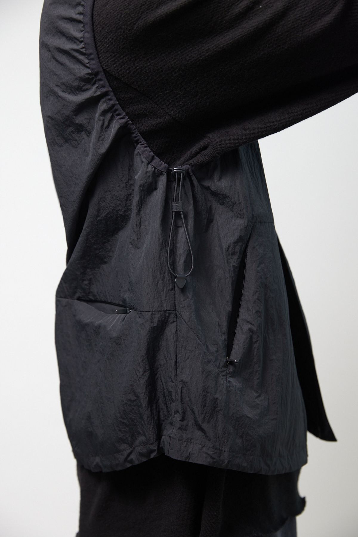 해칭룸(HATCHINGROOM) String Vest Black