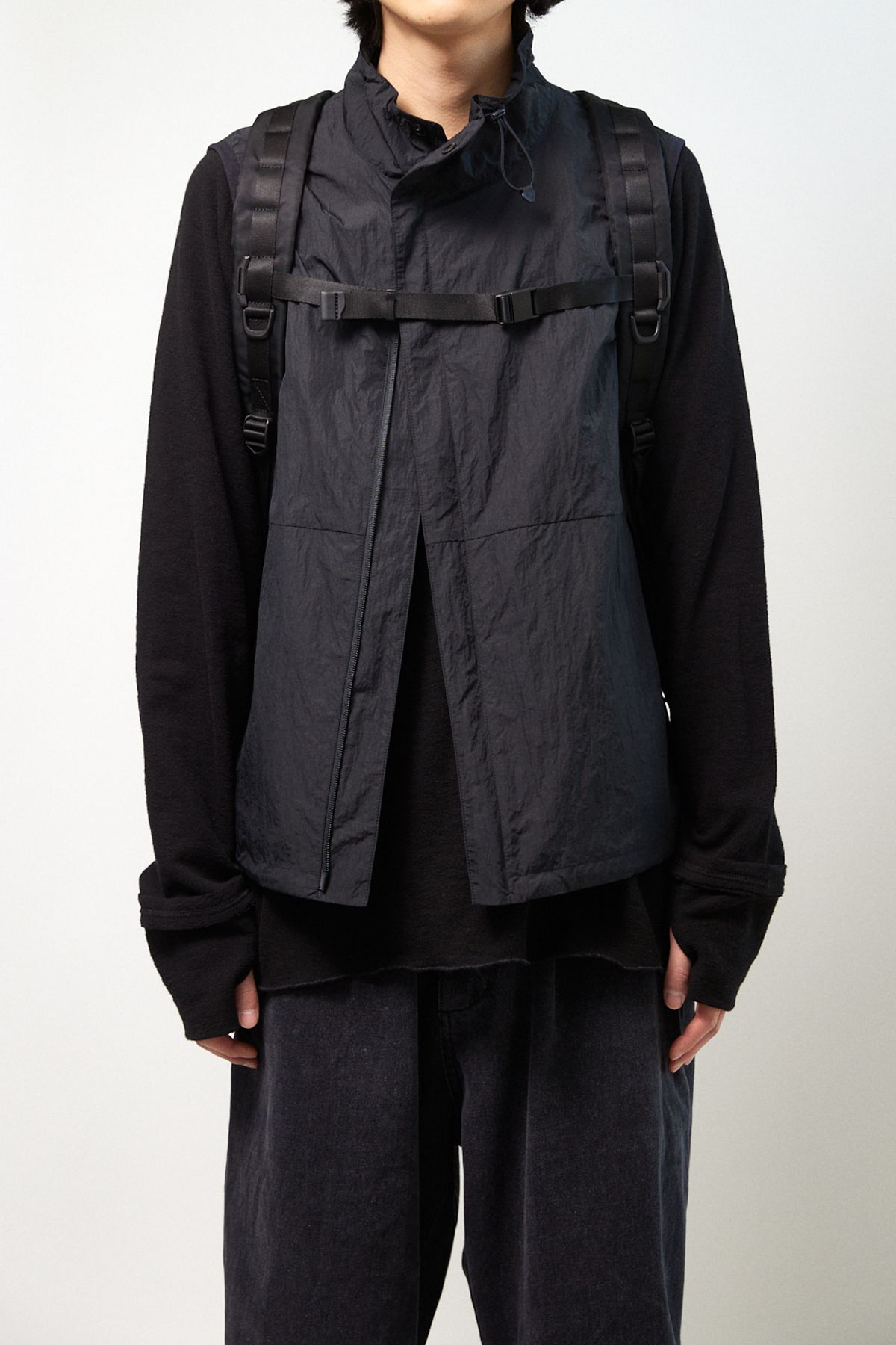 해칭룸(HATCHINGROOM) String Vest Black