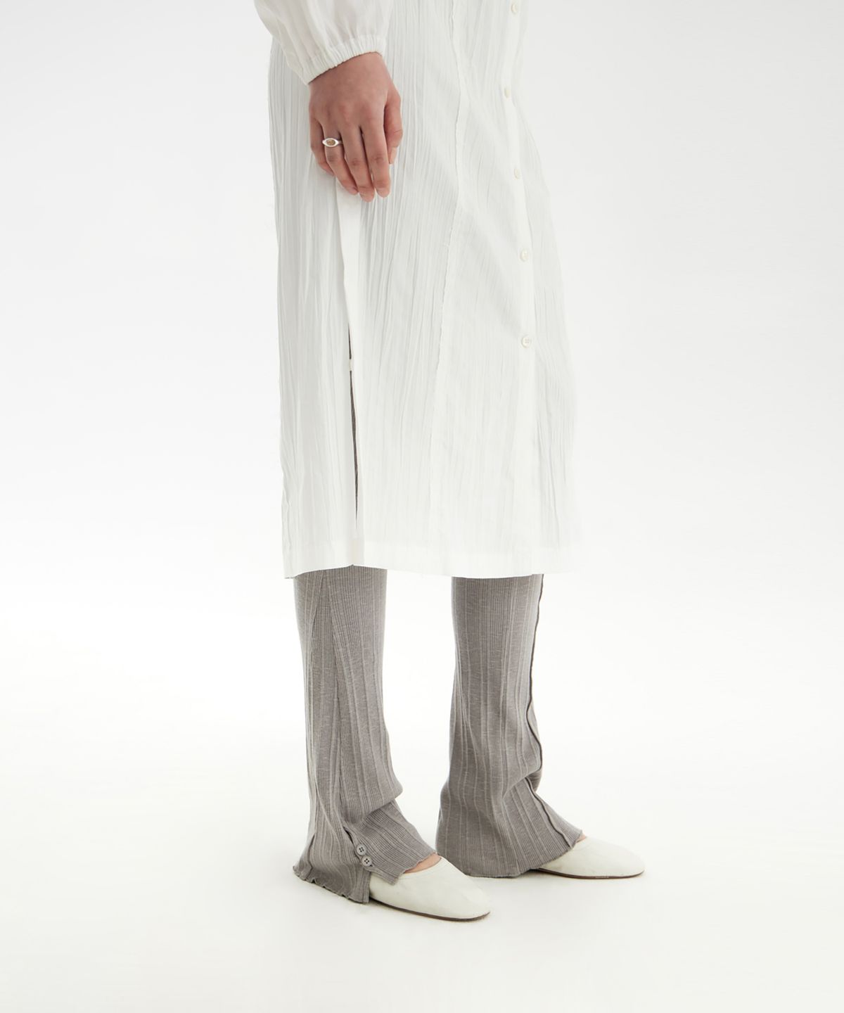 유스(YOUTH) Side-Slit Shirt Dress - White