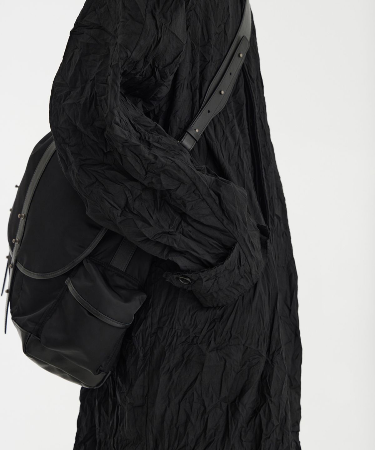 유스(YOUTH) Cut-Off Mac Coat - Black Creased