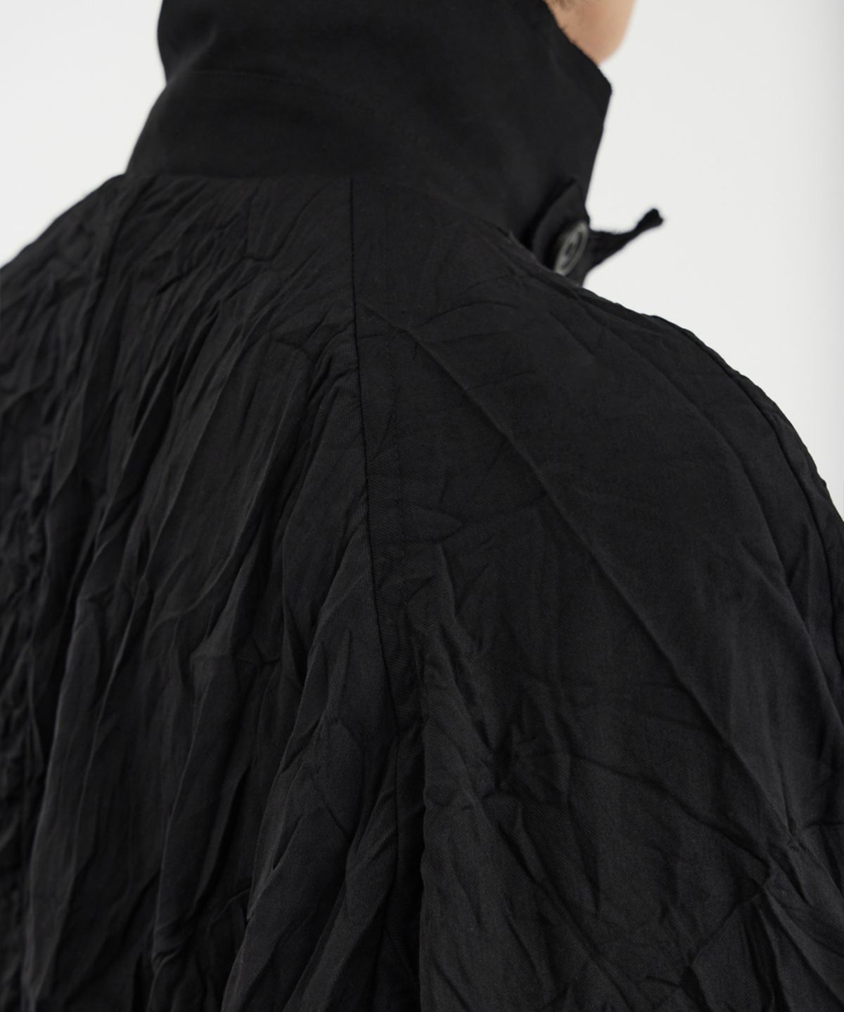 유스(YOUTH) Cut-Off Mac Coat - Black Creased